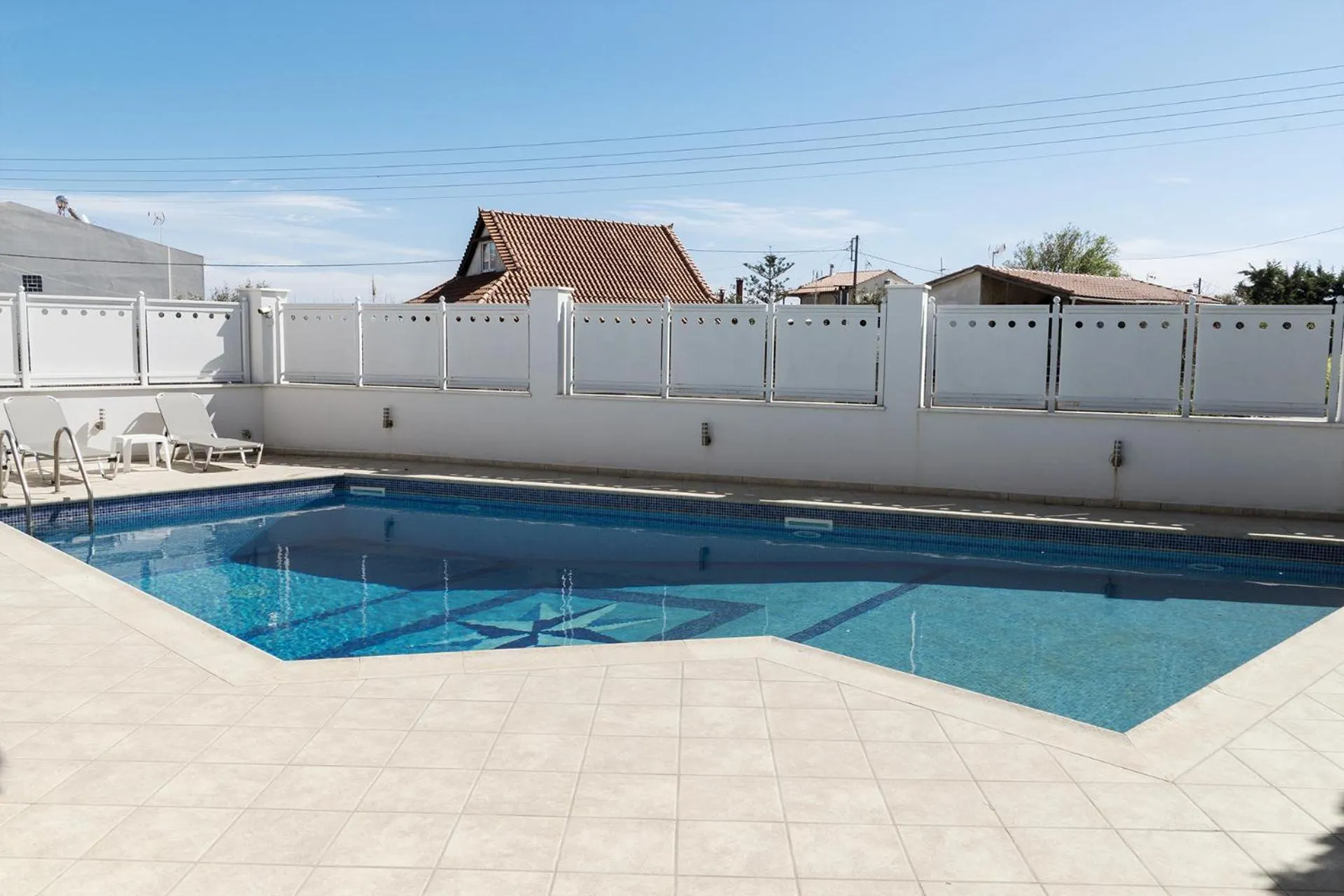 Swimming pool in Villa d'Irene-near athens airport , 200 meters from the beach davis