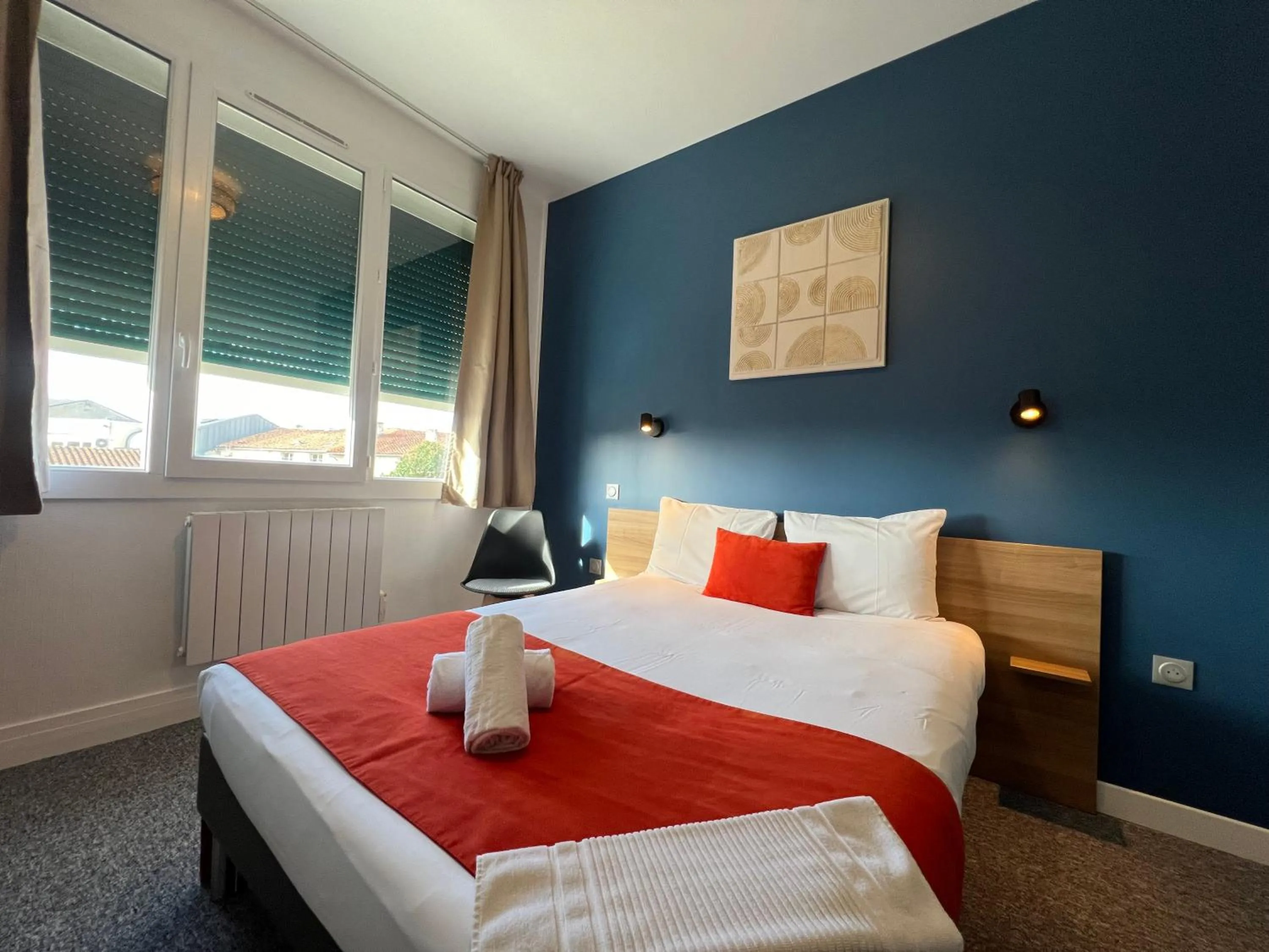 Bed in Brit Hotel du Parc Niort Centre-Parking gratuit