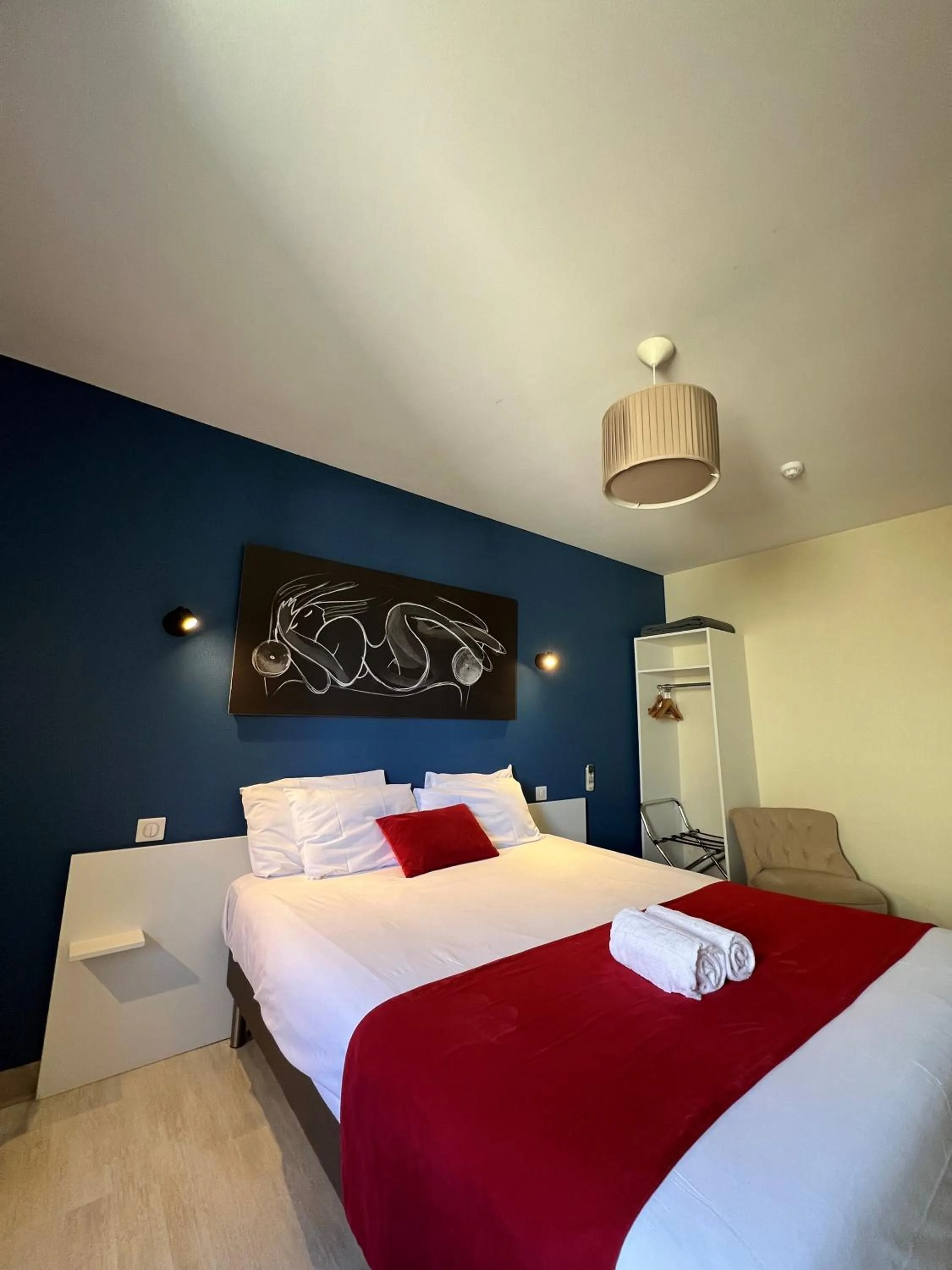 Photo of the whole room, Bed in Brit Hotel du Parc Niort Centre-Parking gratuit