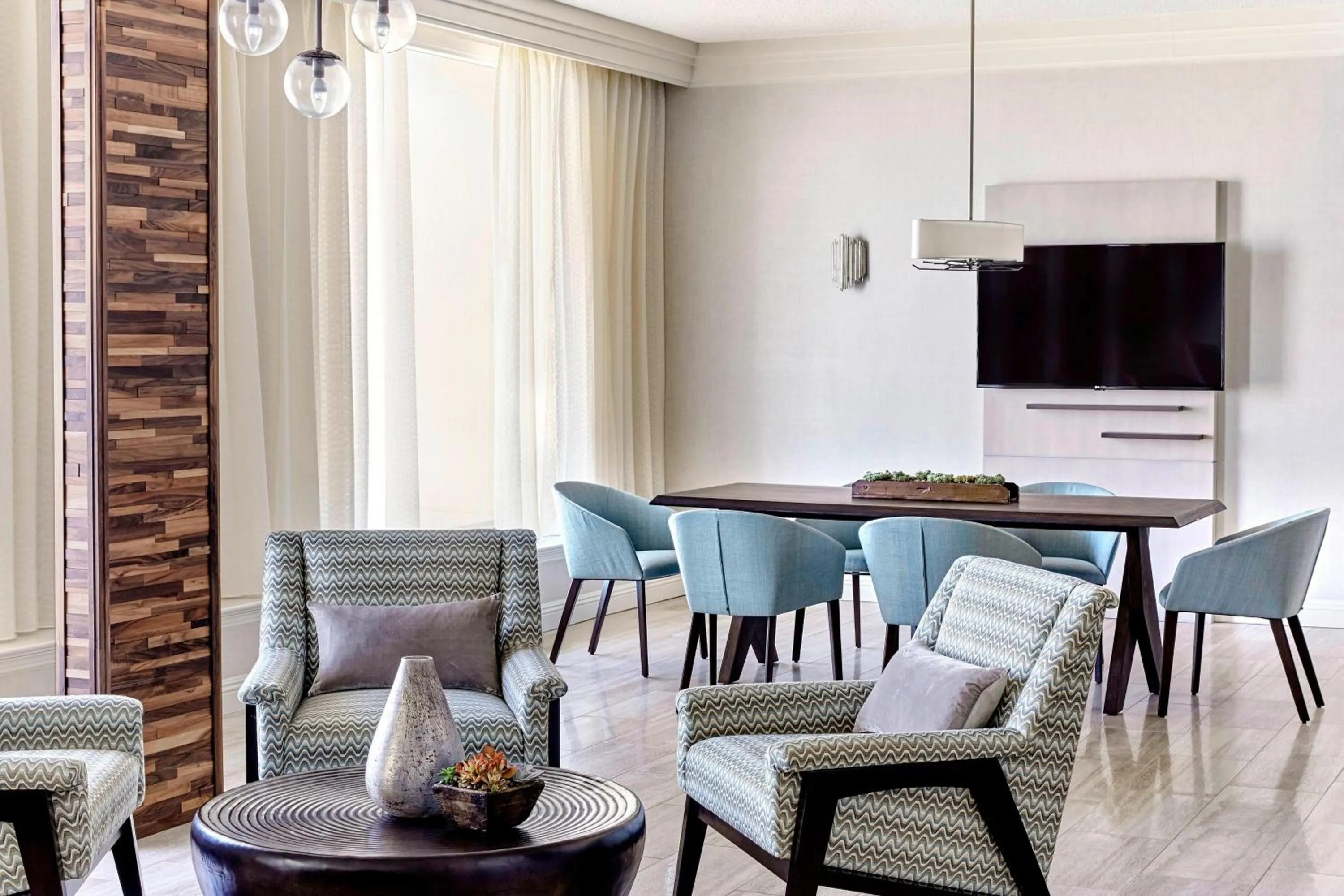 Photo of the whole room in Los Angeles Airport Marriott