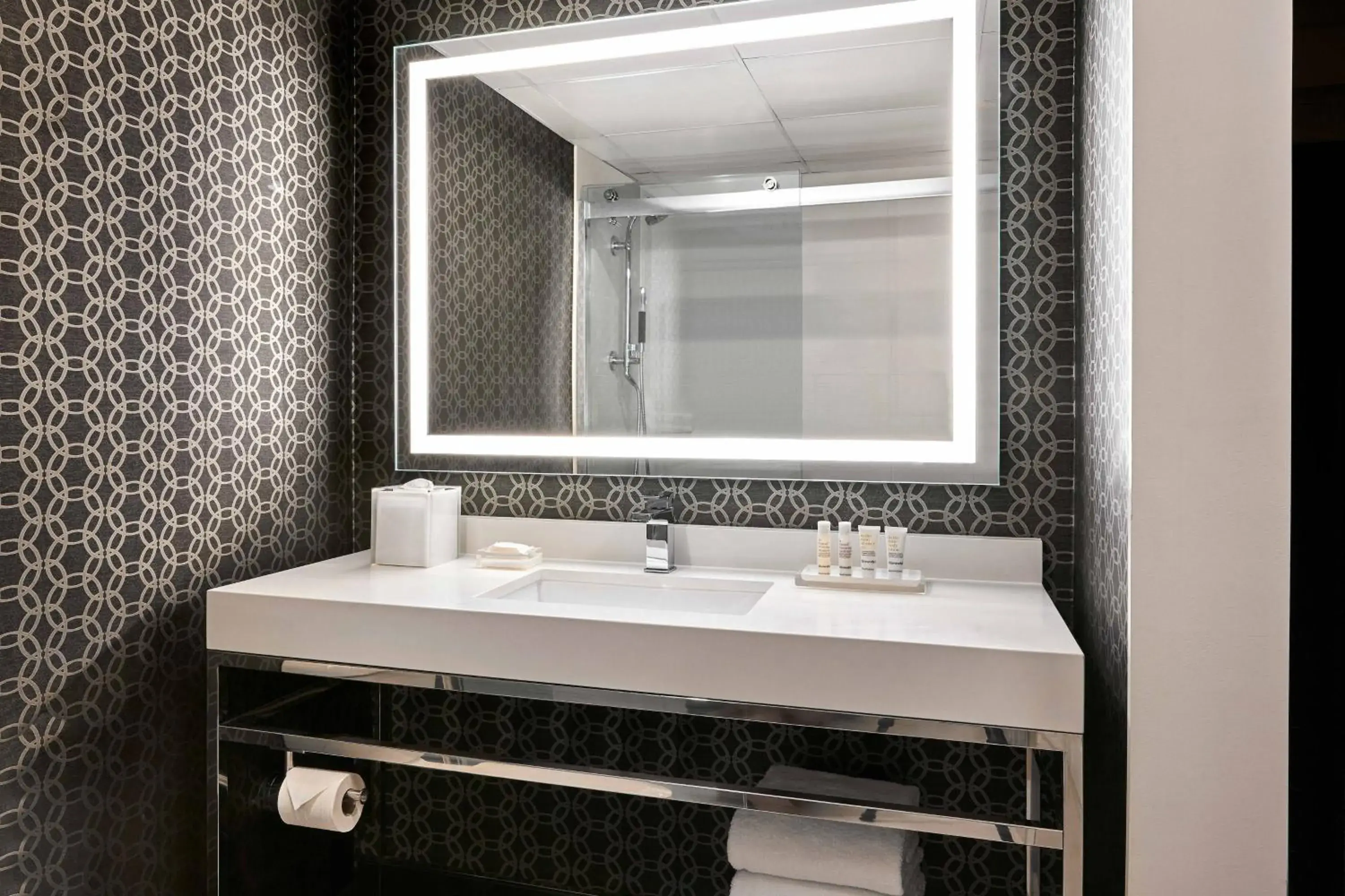 Double Room with Two Double Beds - Hearing Accessible in Los Angeles Airport Marriott Double Room with Two Double Beds - Hearing Accessible in Los Angeles Airport Marriott