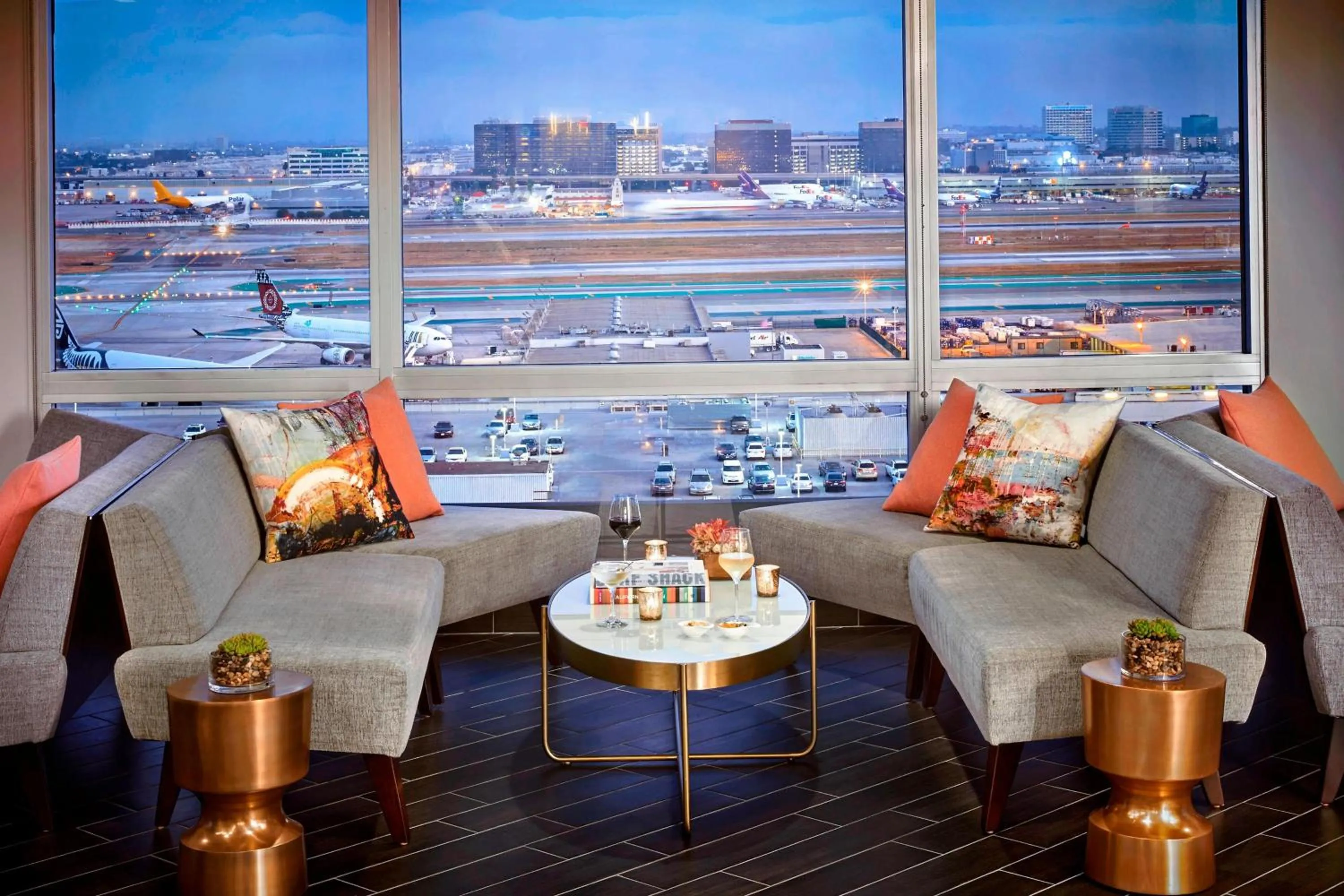 Lounge or bar in Los Angeles Airport Marriott