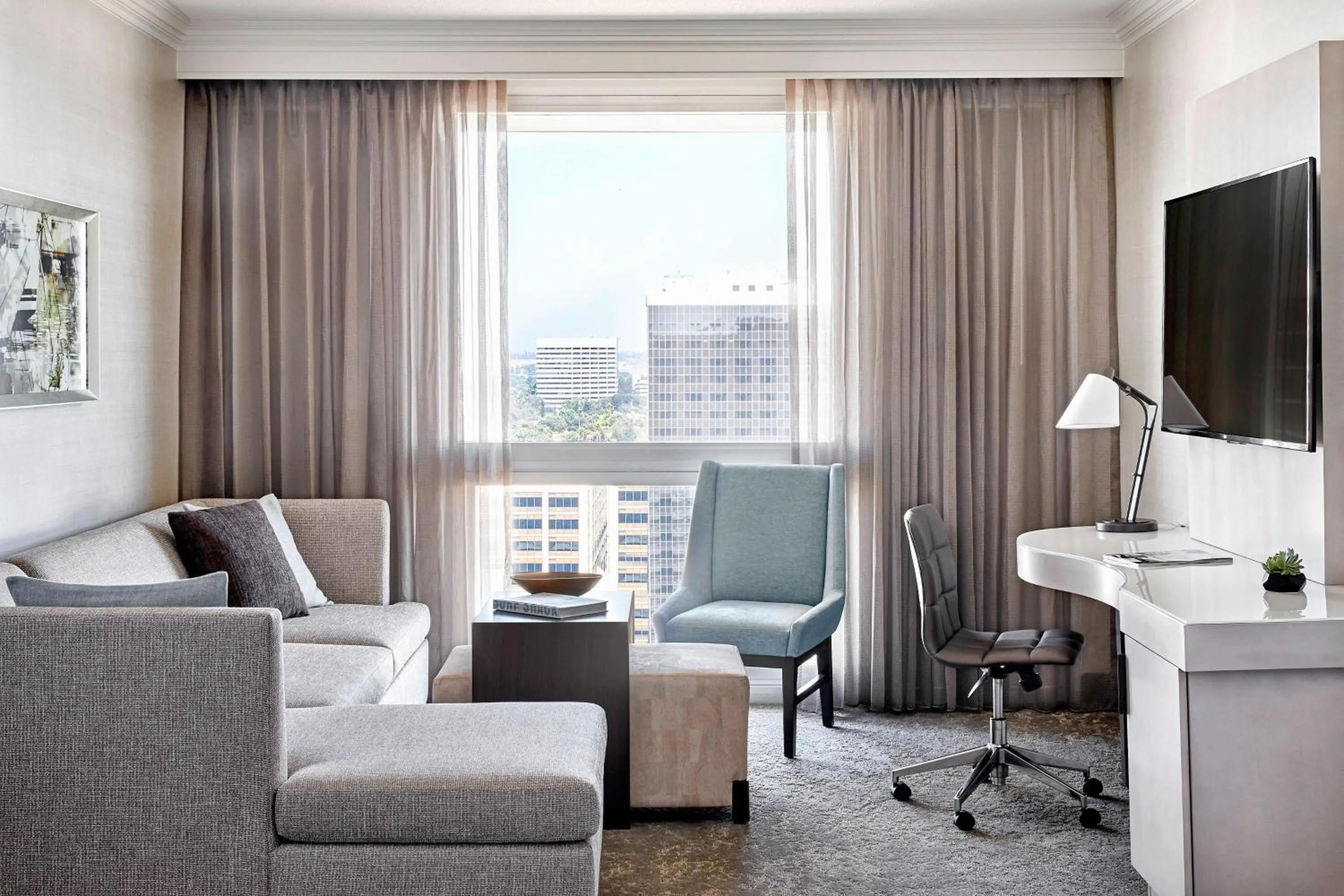 Living room in Los Angeles Airport Marriott