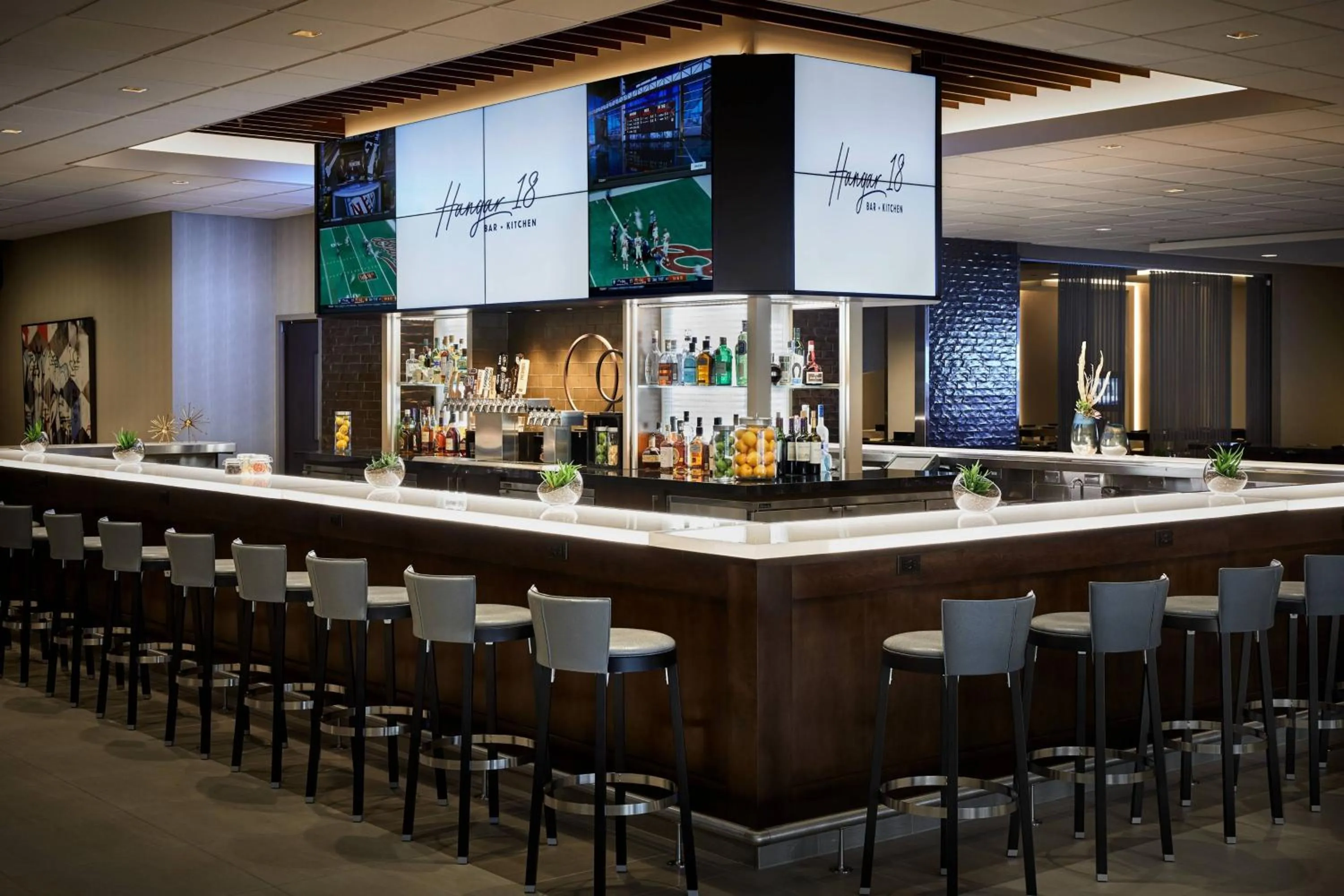 Lounge or bar in Los Angeles Airport Marriott