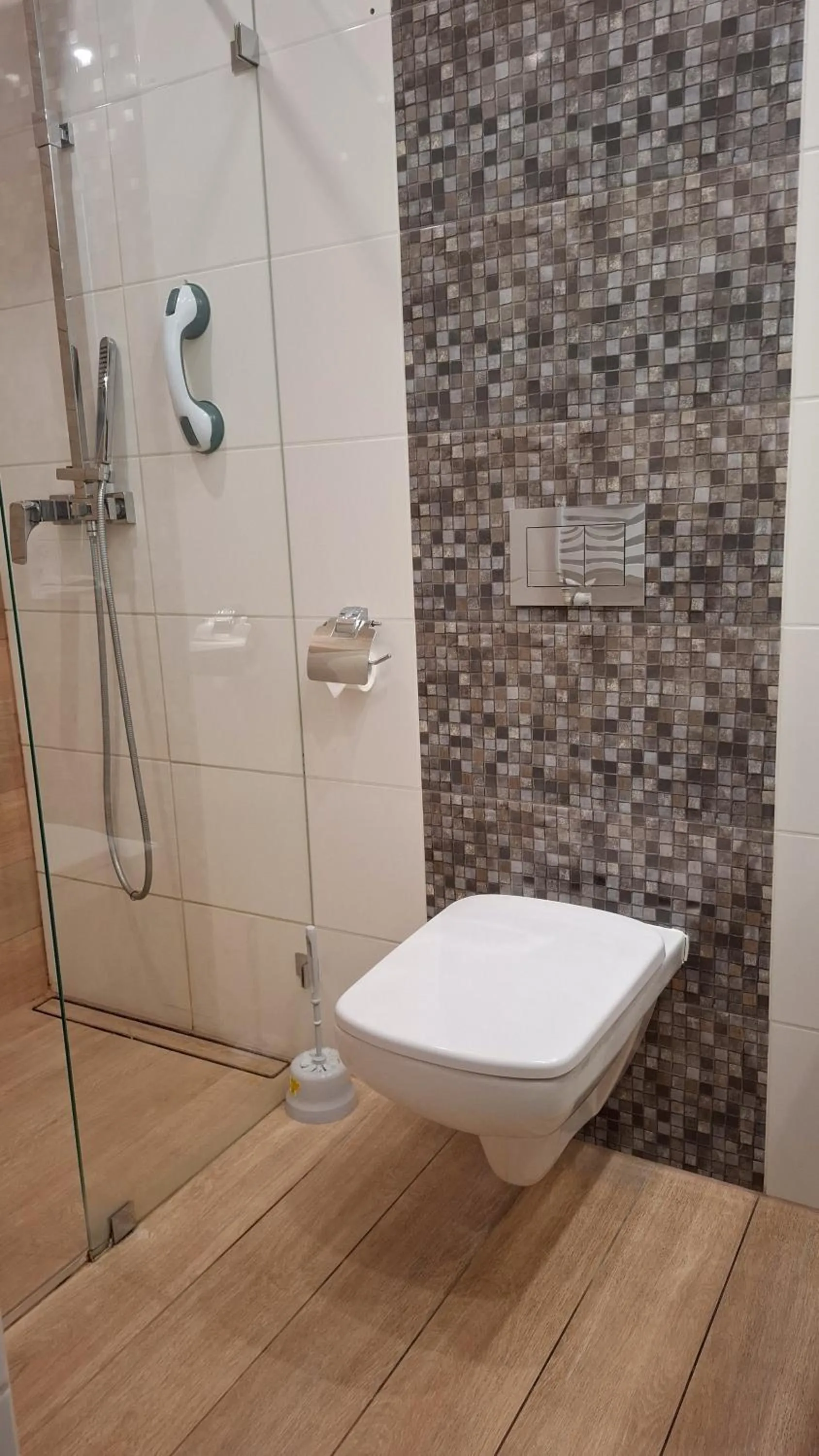 Shower in Hotel Podjadek