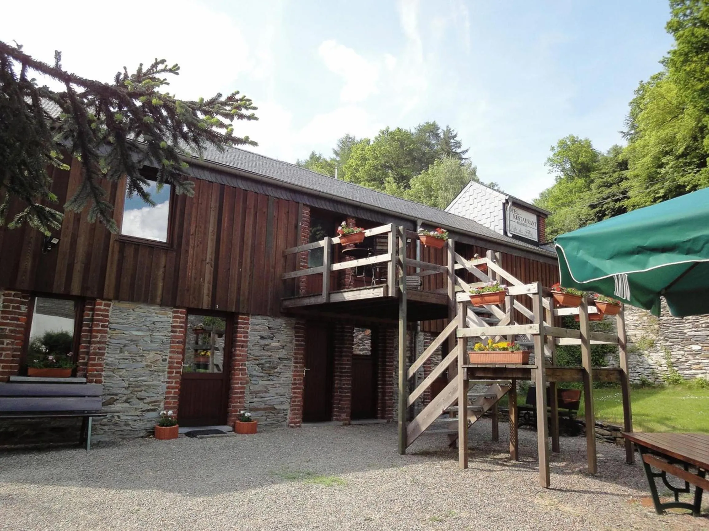 Facade/entrance in Parkhotel Villa des Effats Vielsalm