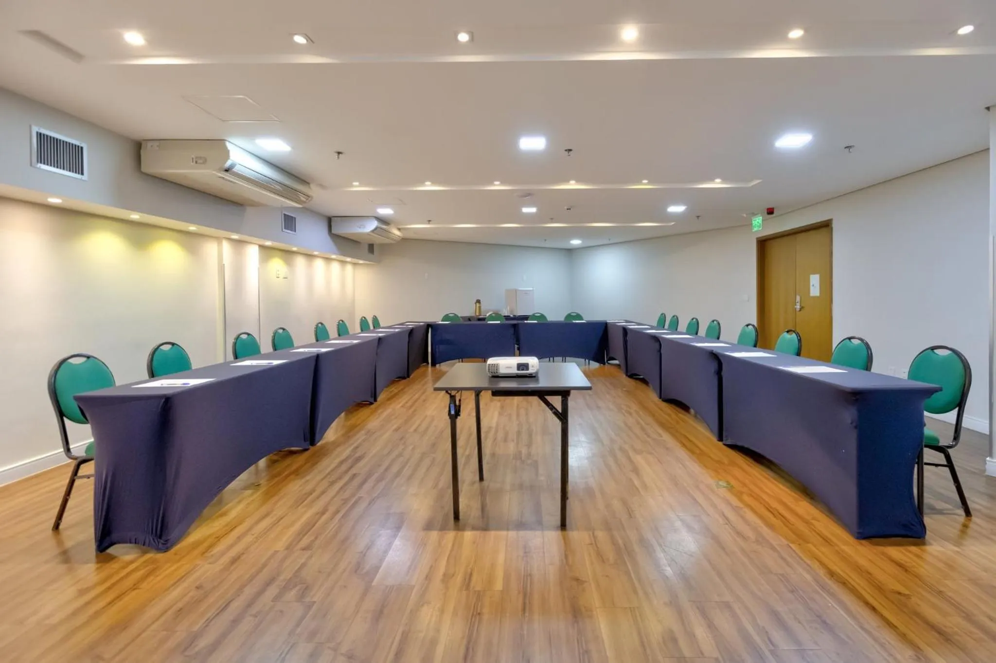 Meeting/conference room in Holiday Inn - Goiania by IHG