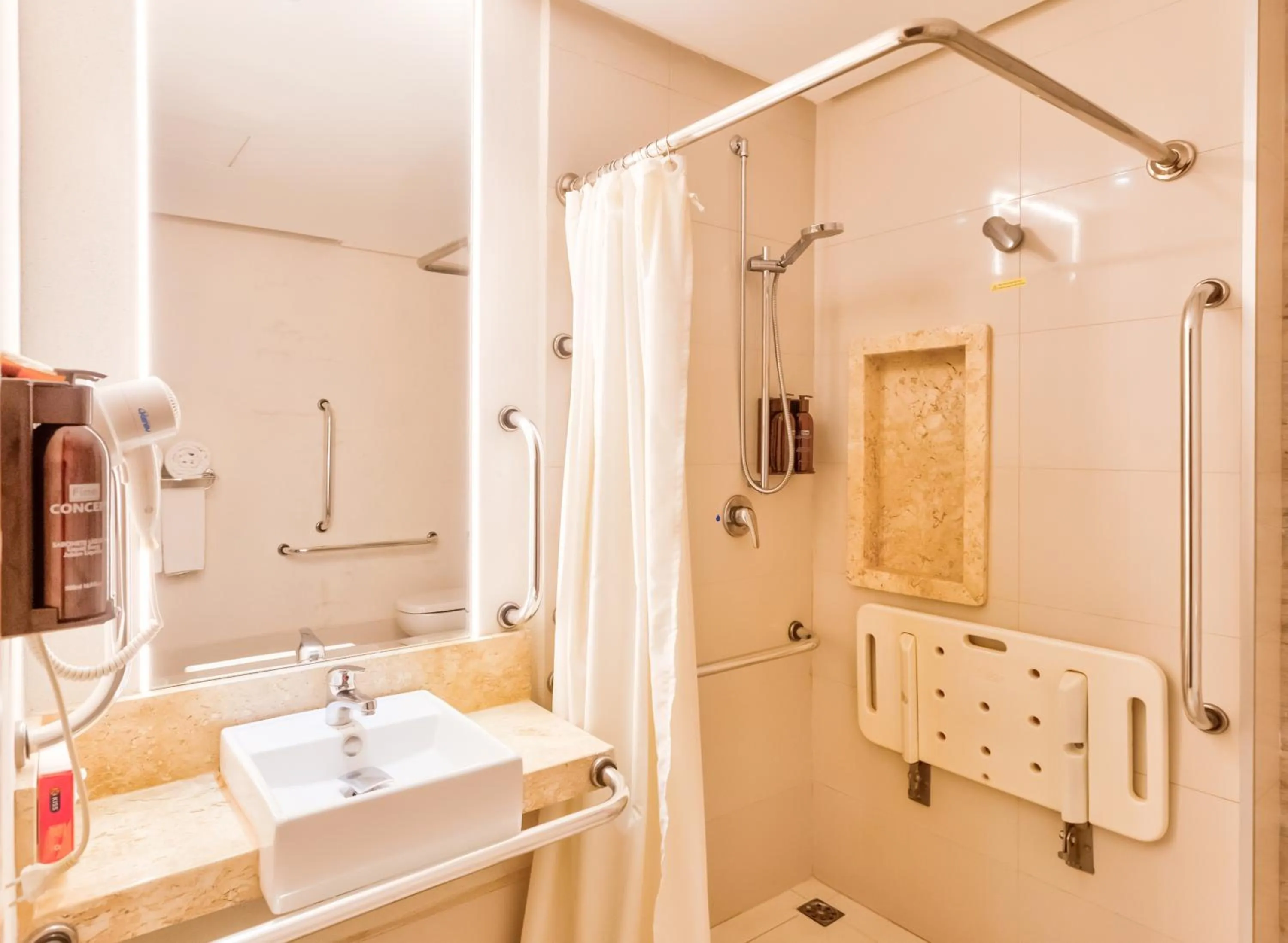 Shower in Holiday Inn - Goiania by IHG