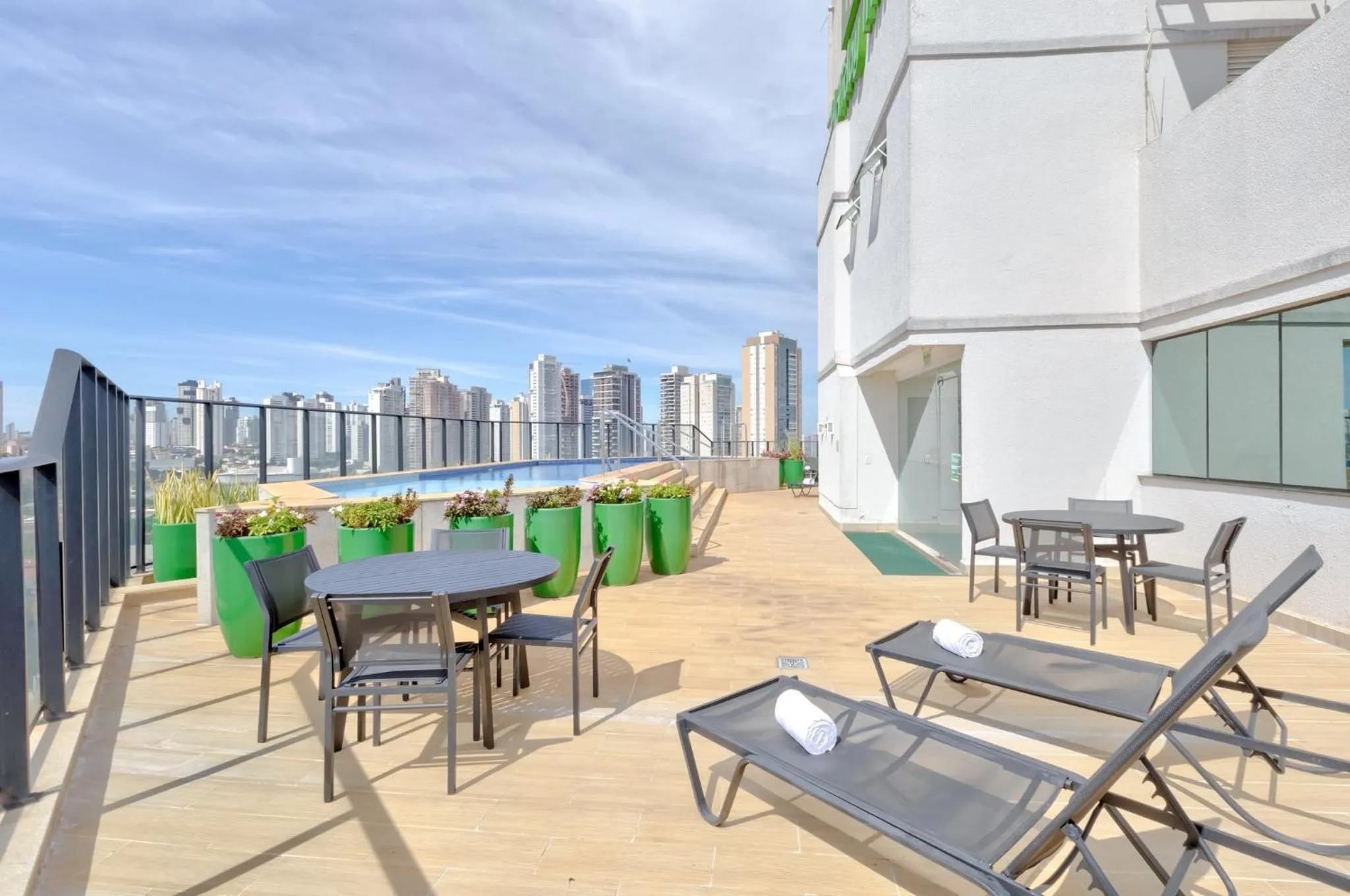 Swimming pool in Holiday Inn - Goiania by IHG