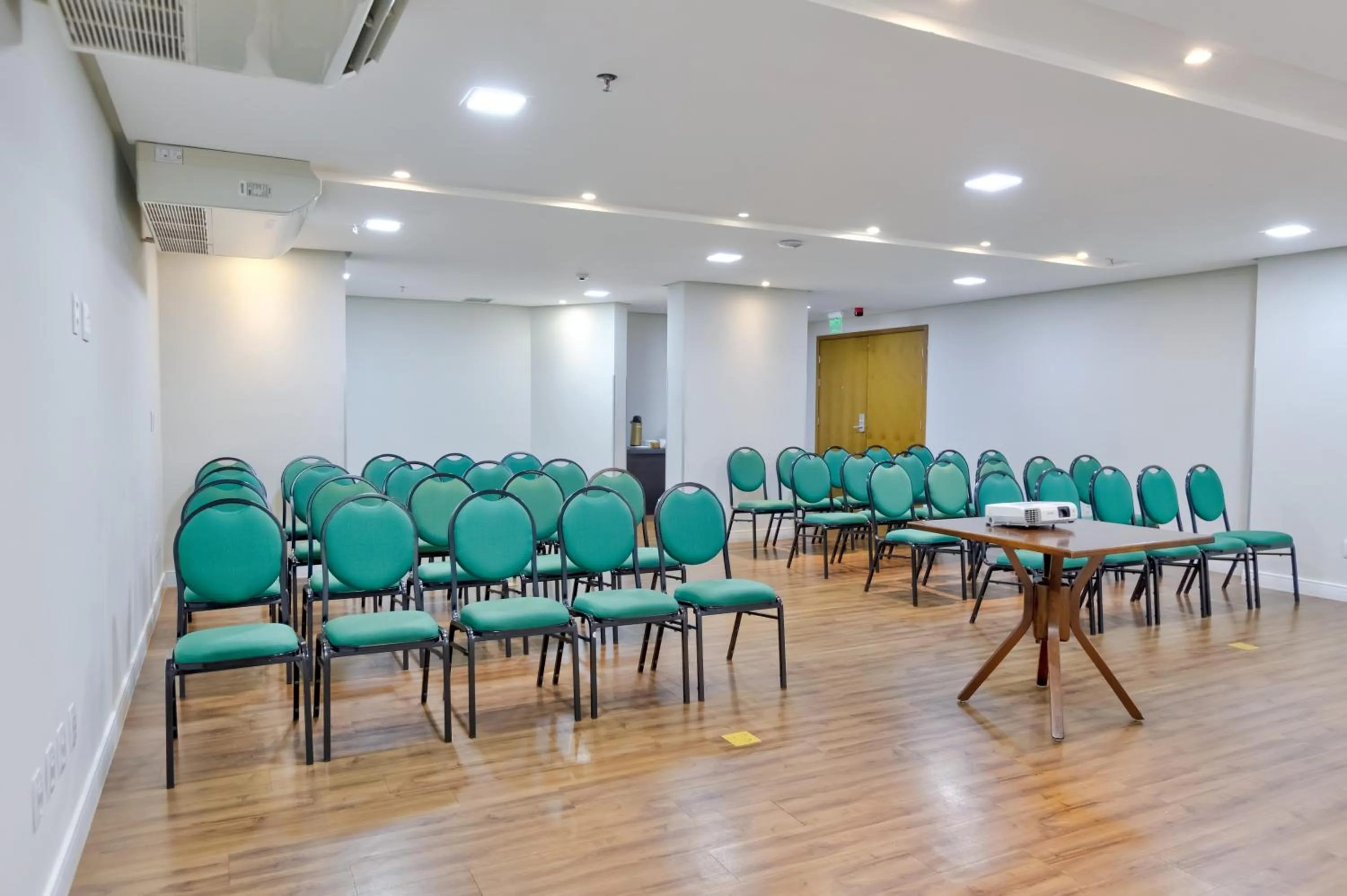 Meeting/conference room in Holiday Inn - Goiania by IHG