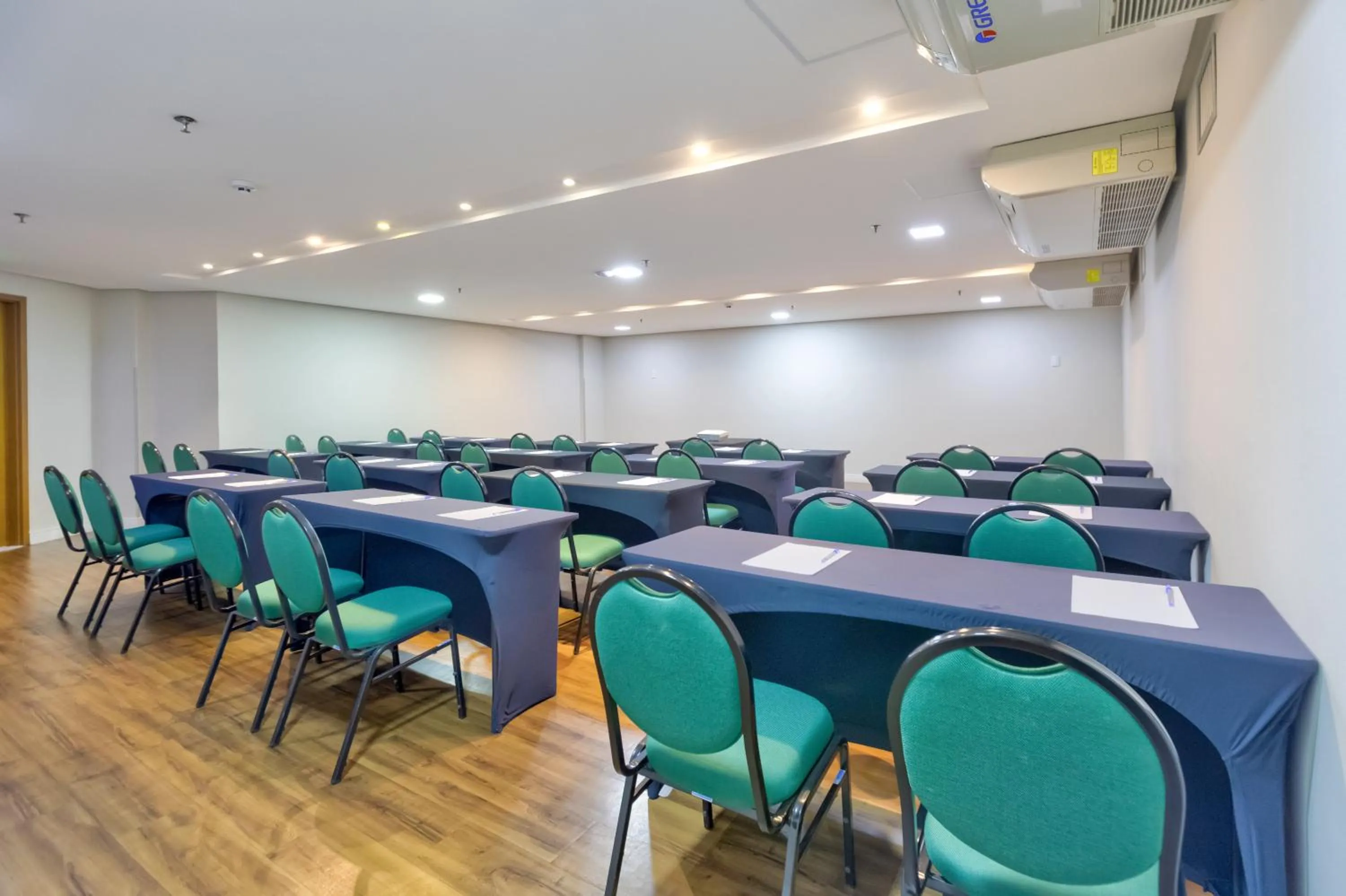 Meeting/conference room in Holiday Inn - Goiania by IHG