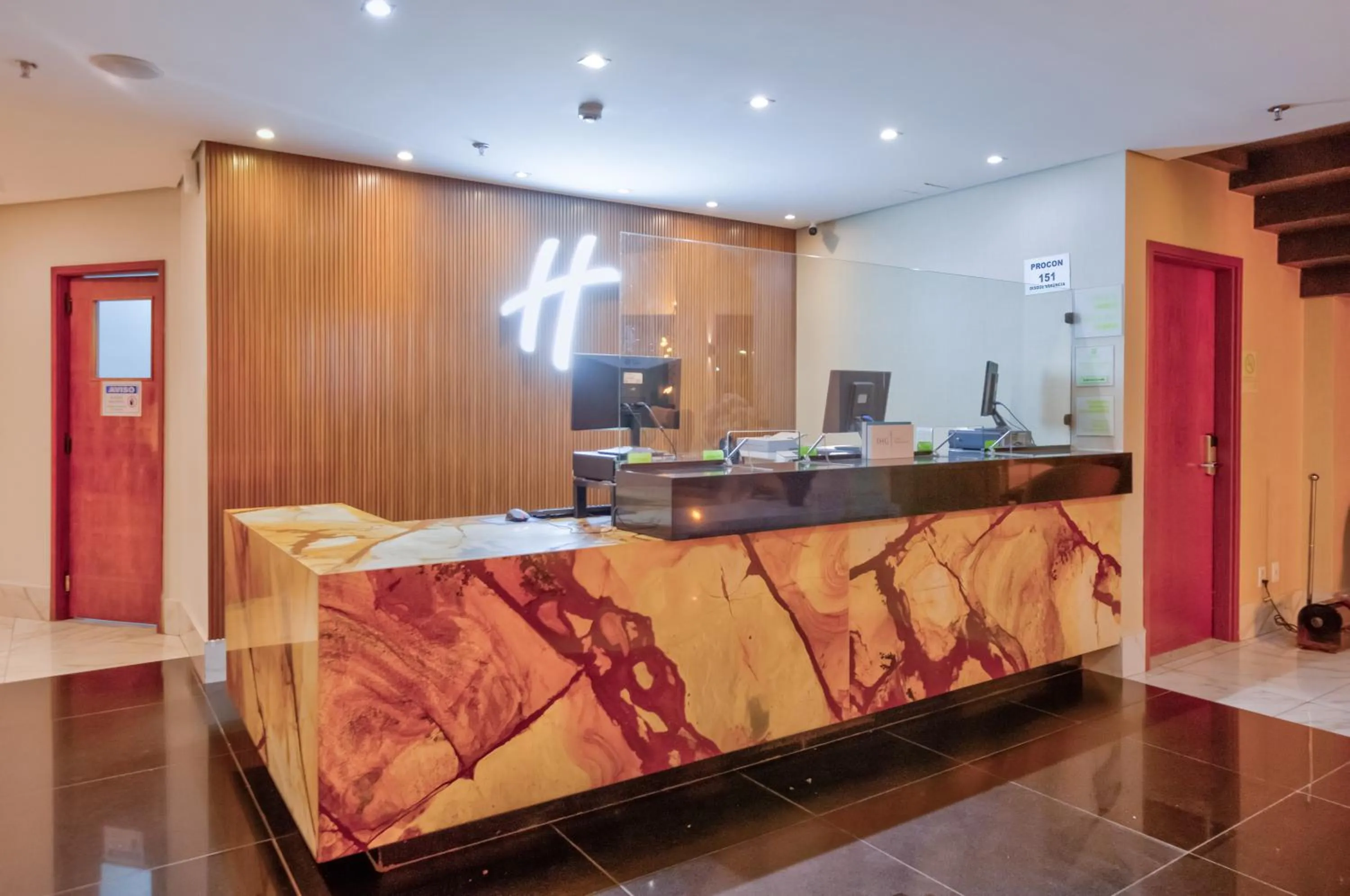 Lobby or reception in Holiday Inn - Goiania by IHG