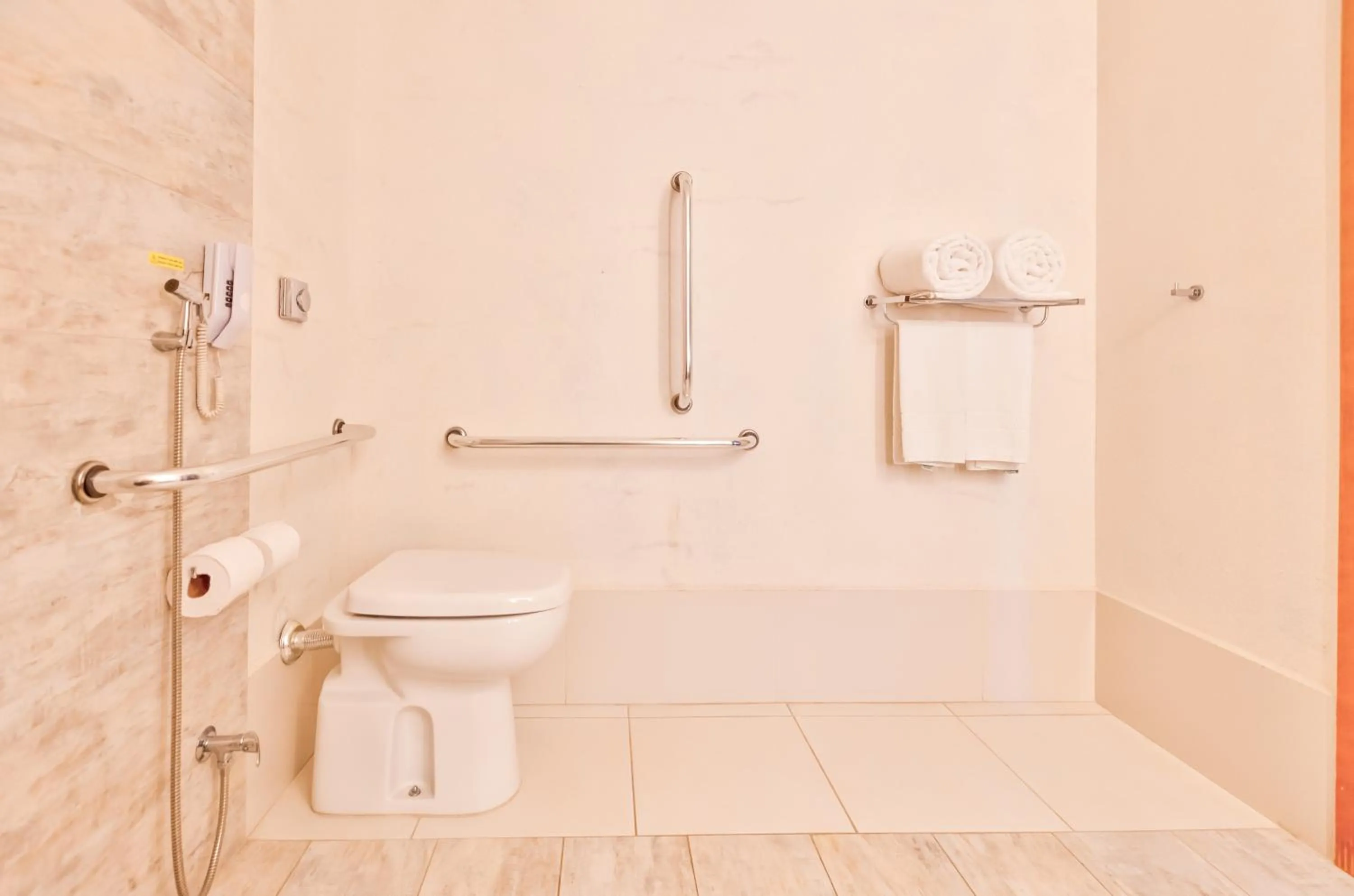 Toilet in Holiday Inn - Goiania by IHG