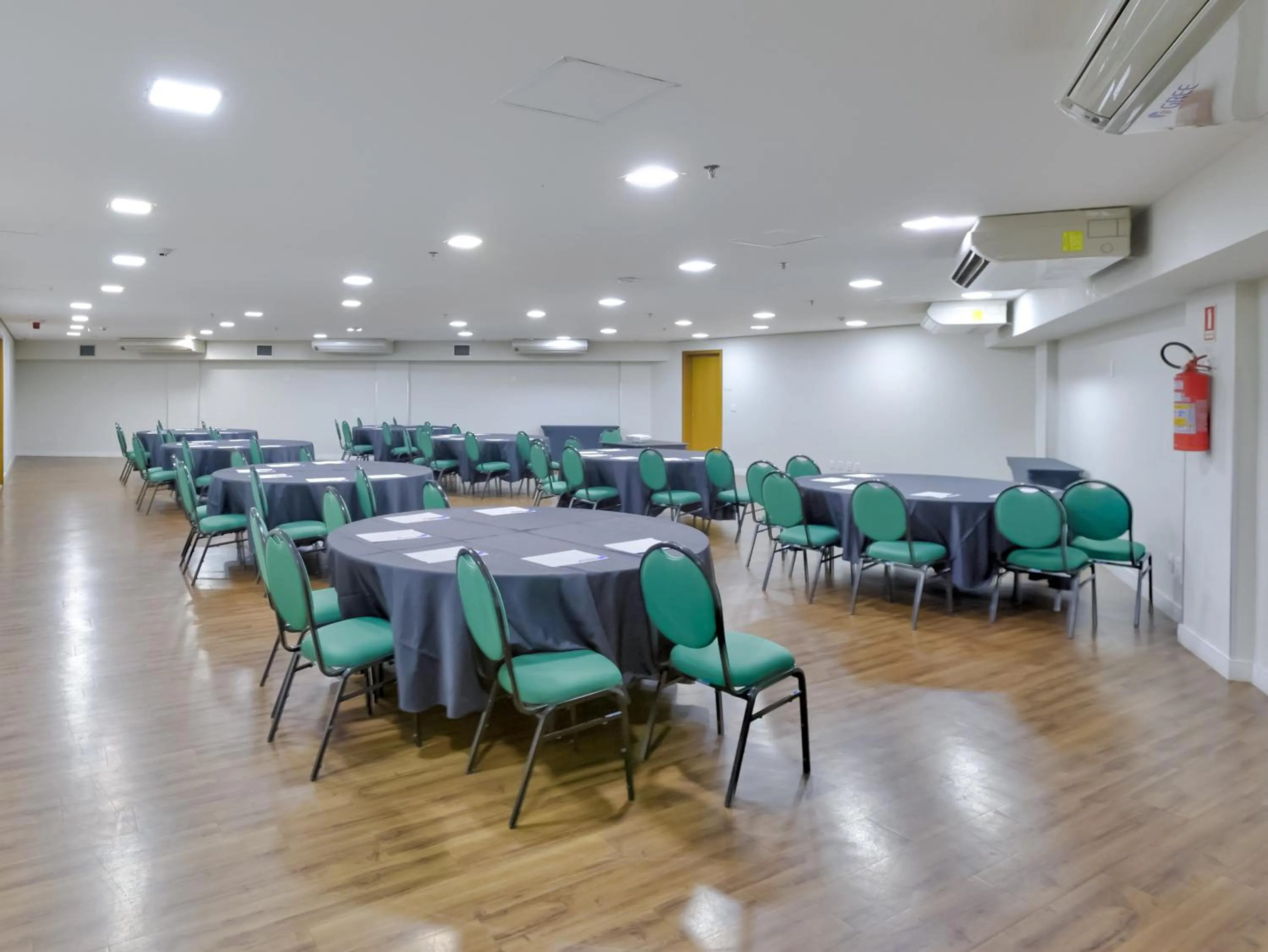 Meeting/conference room in Holiday Inn - Goiania by IHG