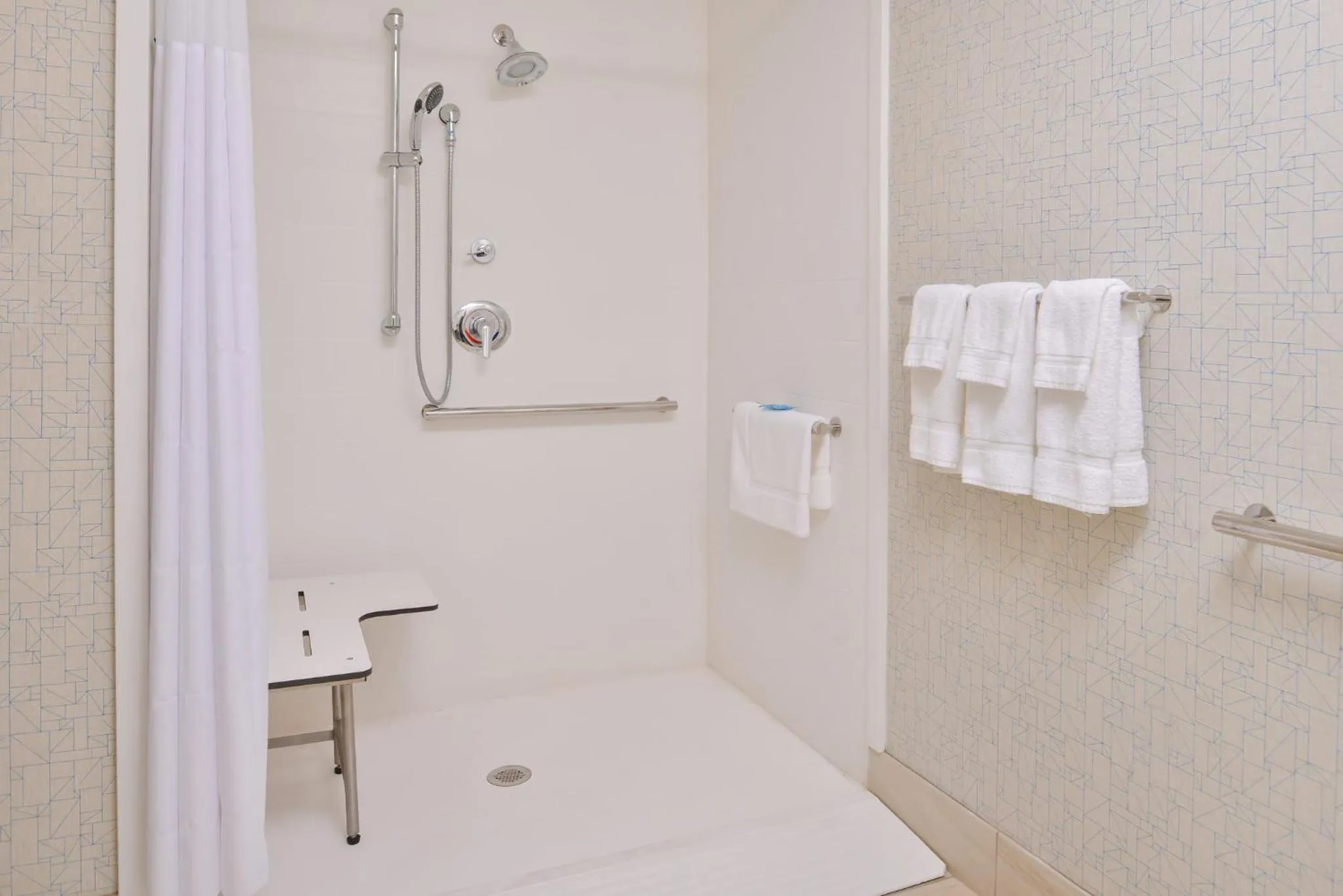 Bathroom in Holiday Inn Express & Suites - Kansas City - Lee's Summit by IHG