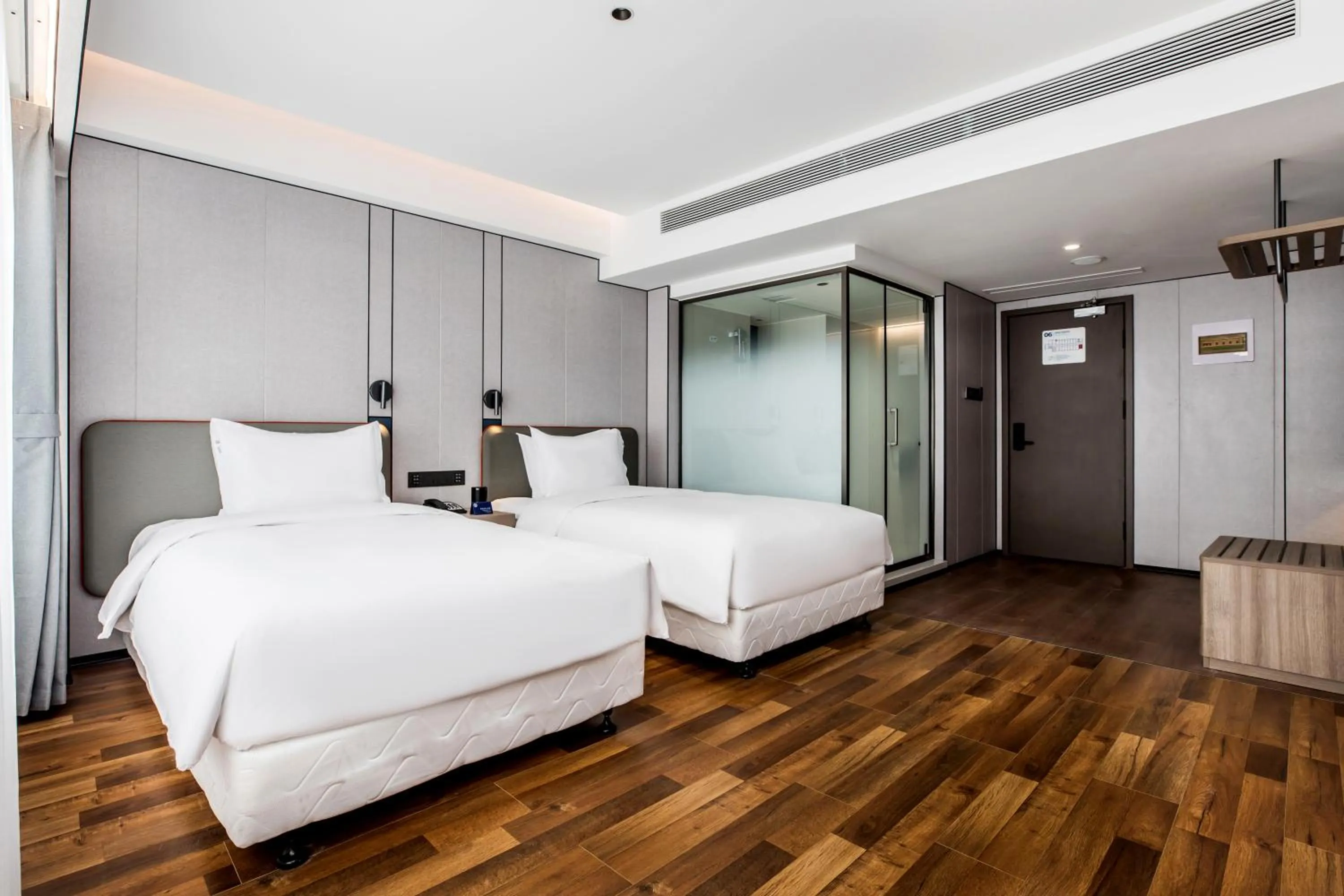 Bed in Holiday Inn Express Chengde Downtown by IHG