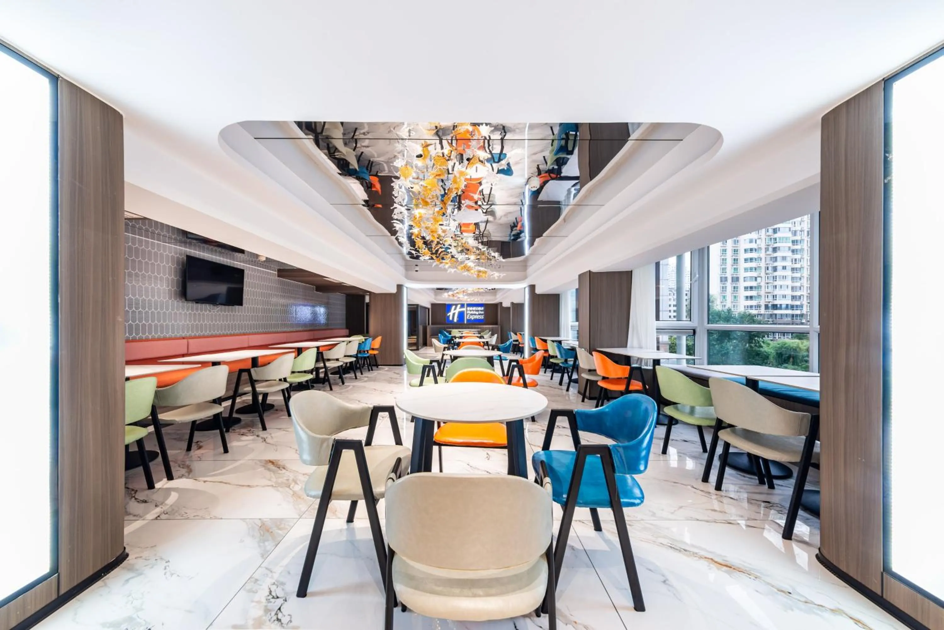 Restaurant/places to eat in Holiday Inn Express Chengde Downtown by IHG