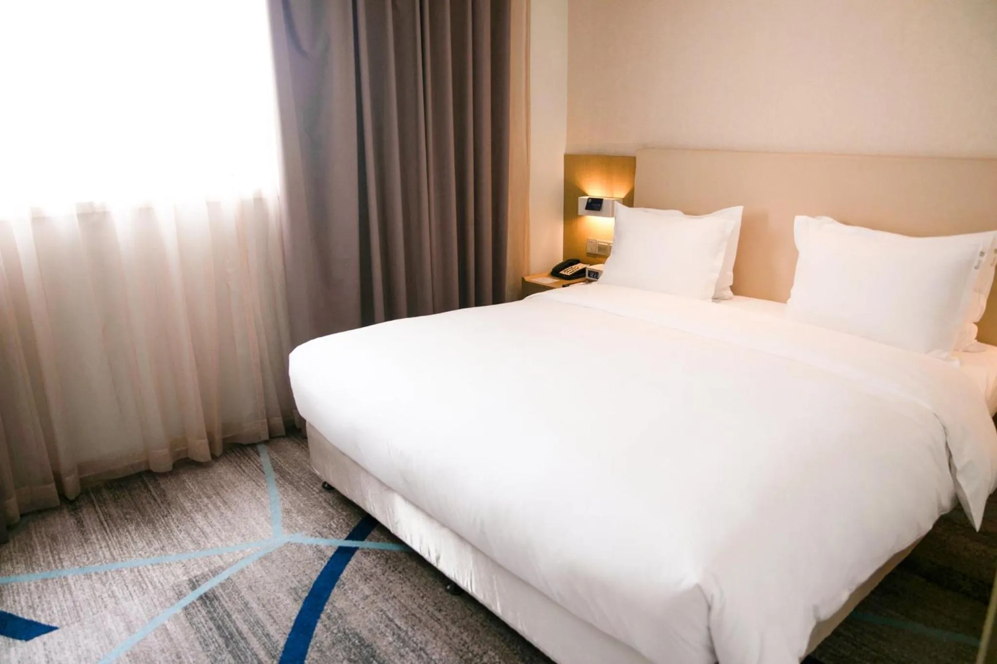 Photo of the whole room, Bed in Holiday Inn Express Chengde Downtown by IHG