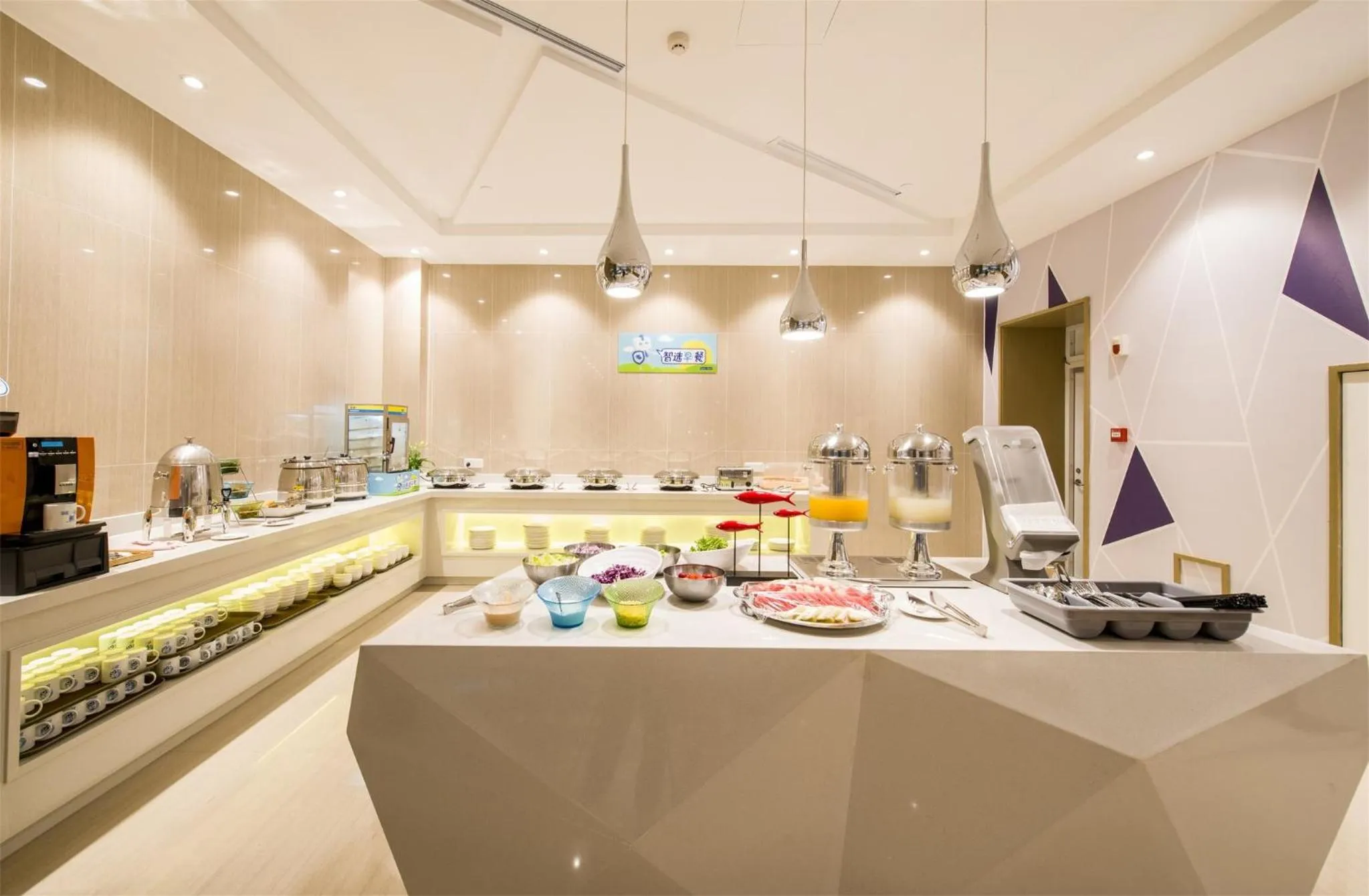 Restaurant/places to eat in Holiday Inn Express Chengde Downtown by IHG