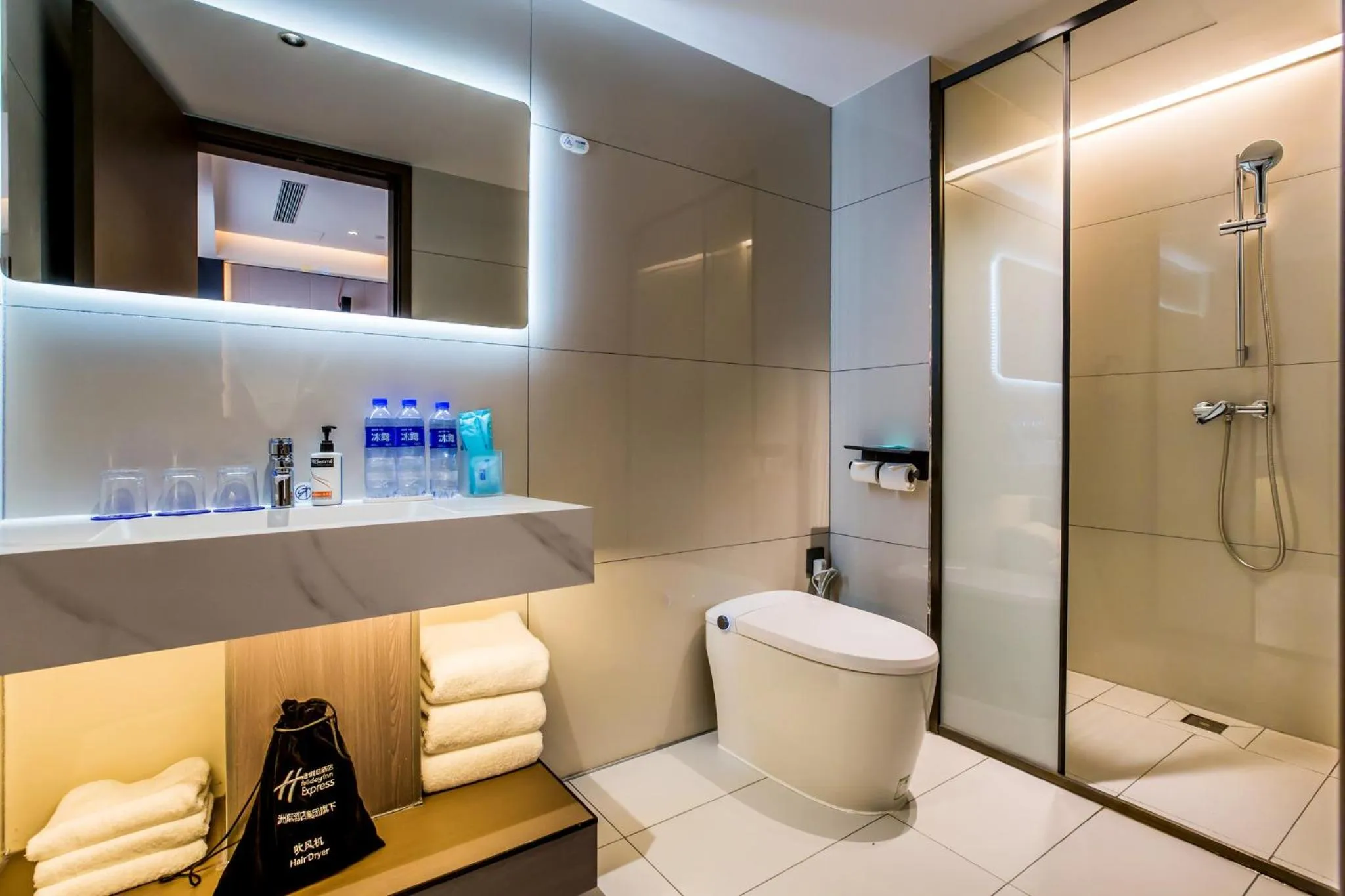 Photo of the whole room in Holiday Inn Express Chengde Downtown by IHG