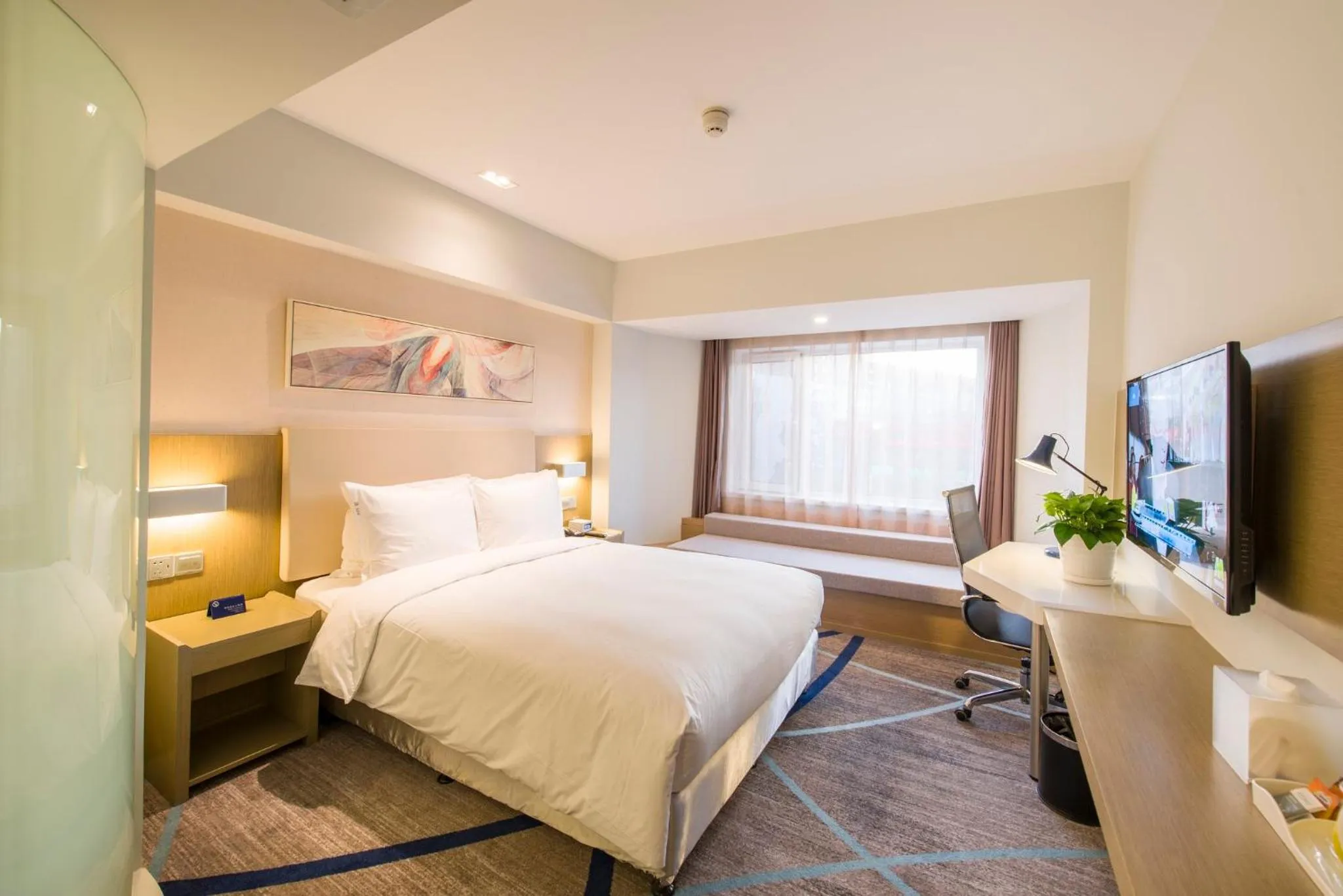 Photo of the whole room, Bed in Holiday Inn Express Chengde Downtown by IHG