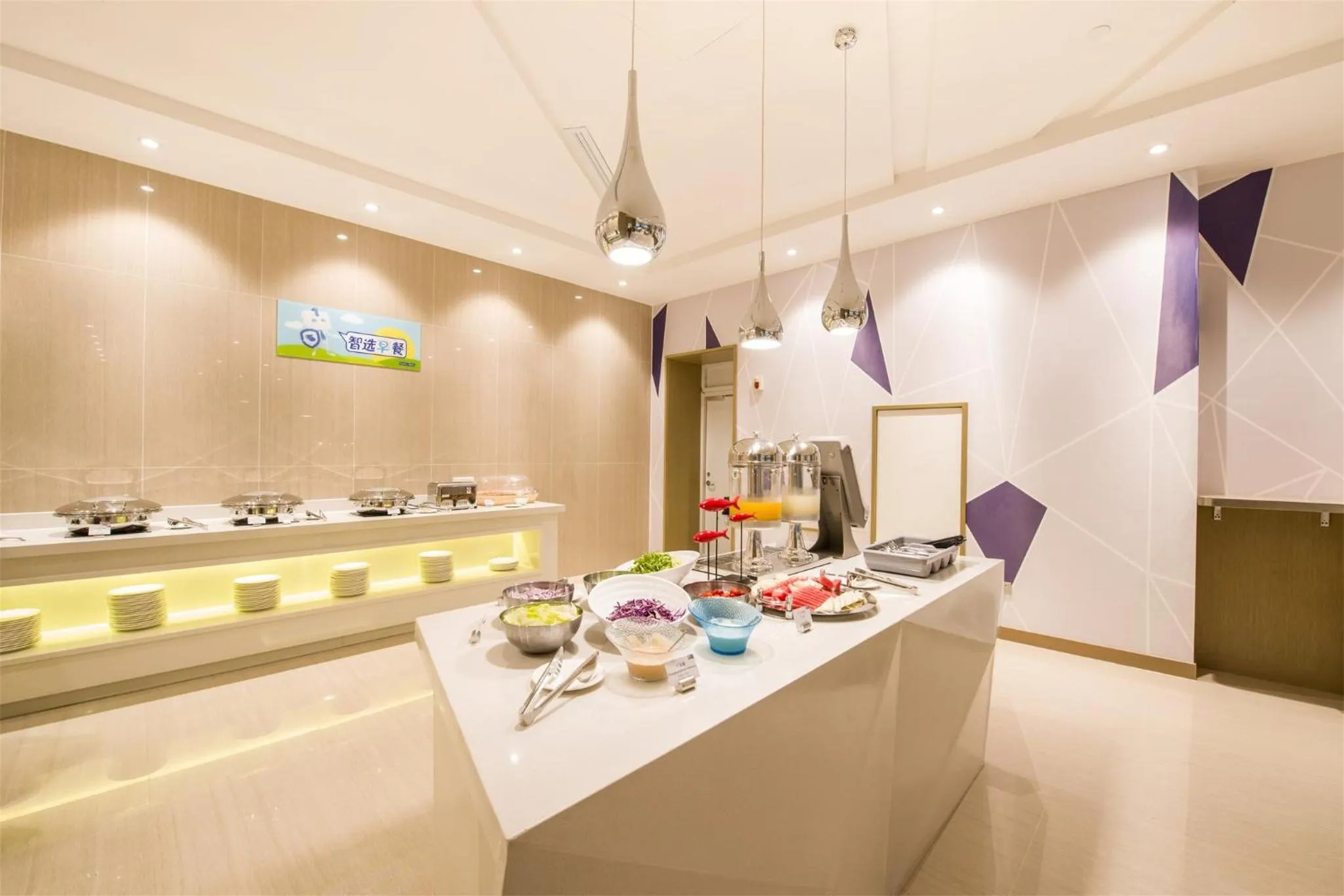 Restaurant/places to eat in Holiday Inn Express Chengde Downtown by IHG