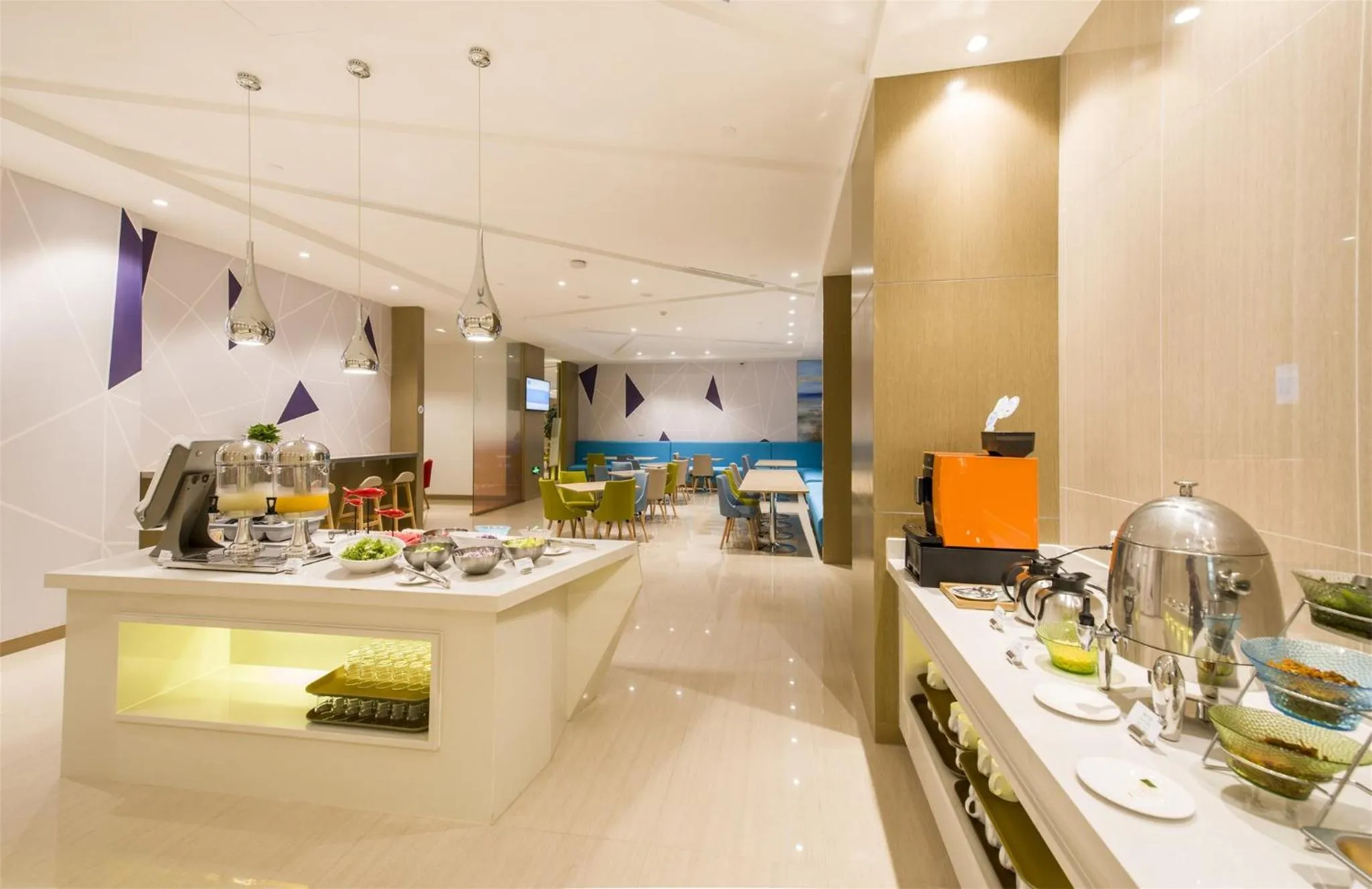 Restaurant/places to eat in Holiday Inn Express Chengde Downtown by IHG