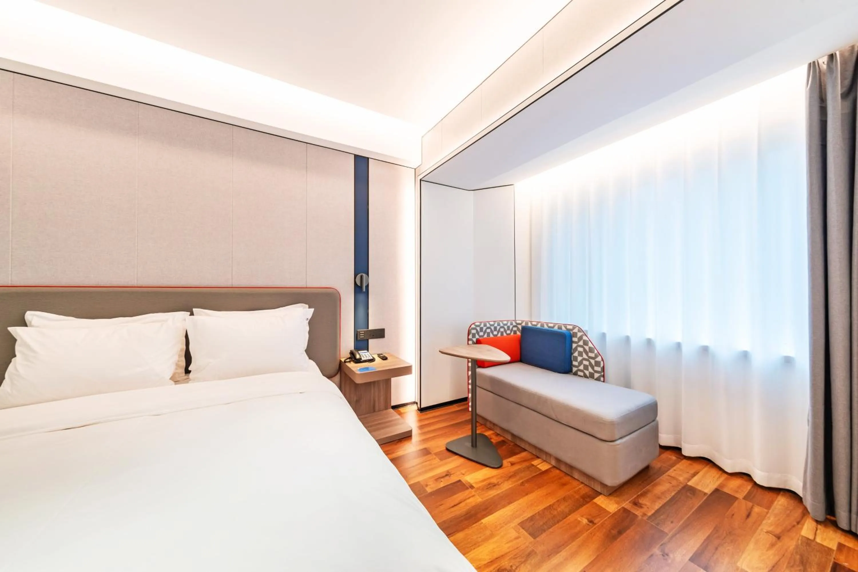 Photo of the whole room, Bed in Holiday Inn Express Chengde Downtown by IHG