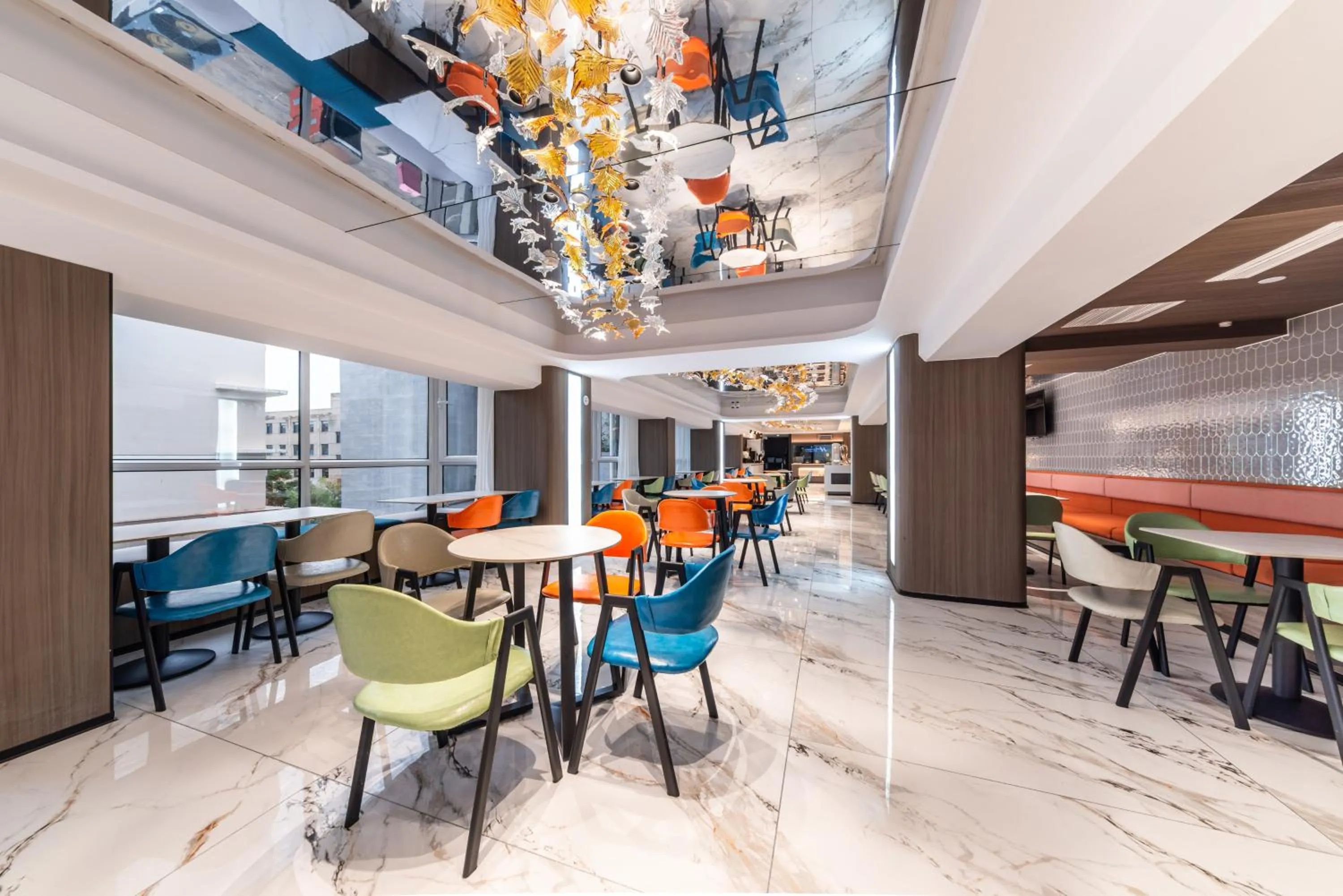 Restaurant/places to eat in Holiday Inn Express Chengde Downtown by IHG