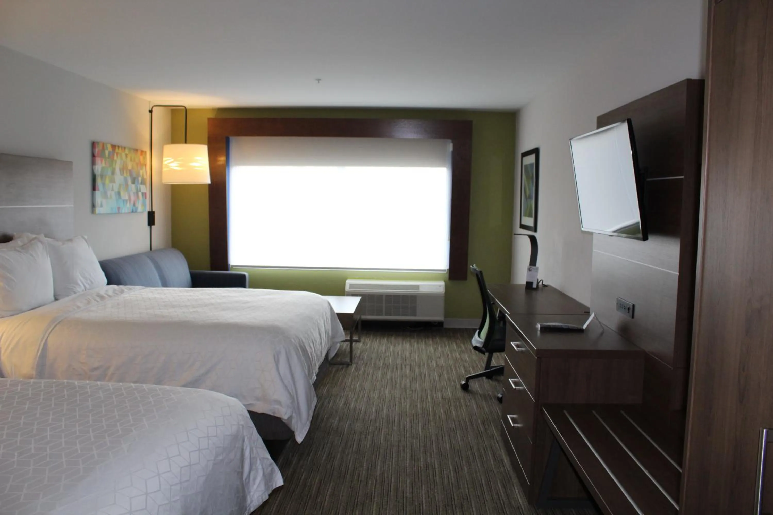 Bed in Holiday Inn Express & Suites - Gettysburg by IHG