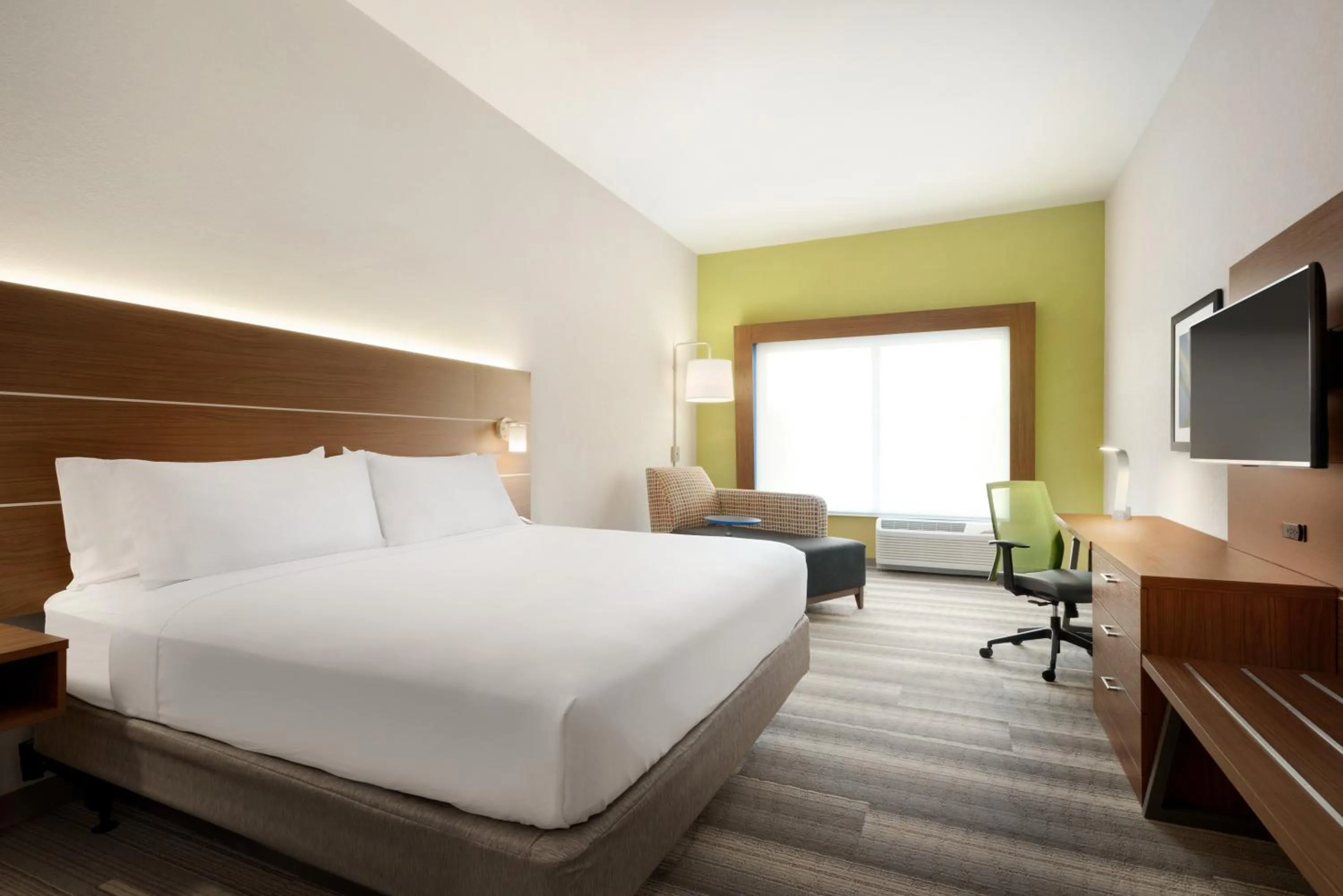 Photo of the whole room, Bed in Holiday Inn Express & Suites - Cincinnati South - Wilder by IHG