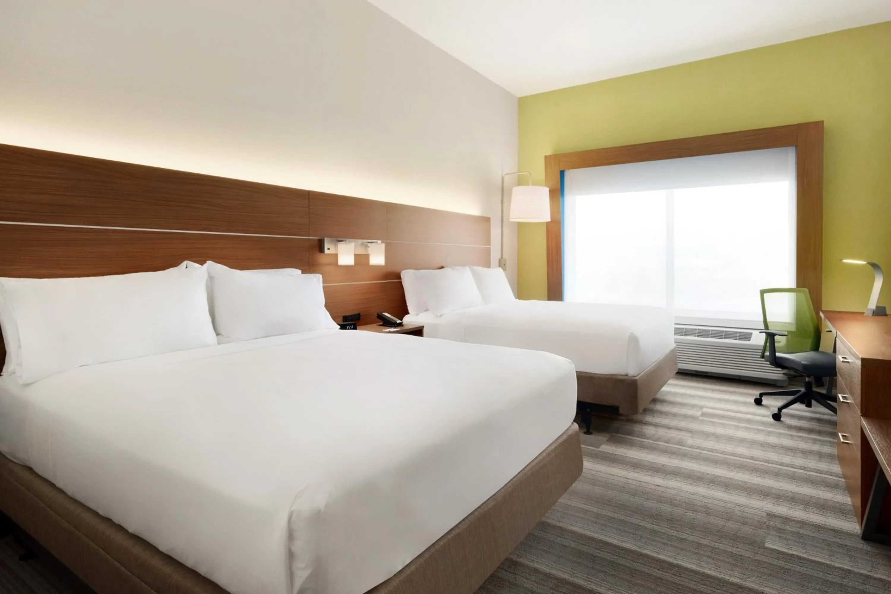 Photo of the whole room, Bed in Holiday Inn Express & Suites - Cincinnati South - Wilder by IHG