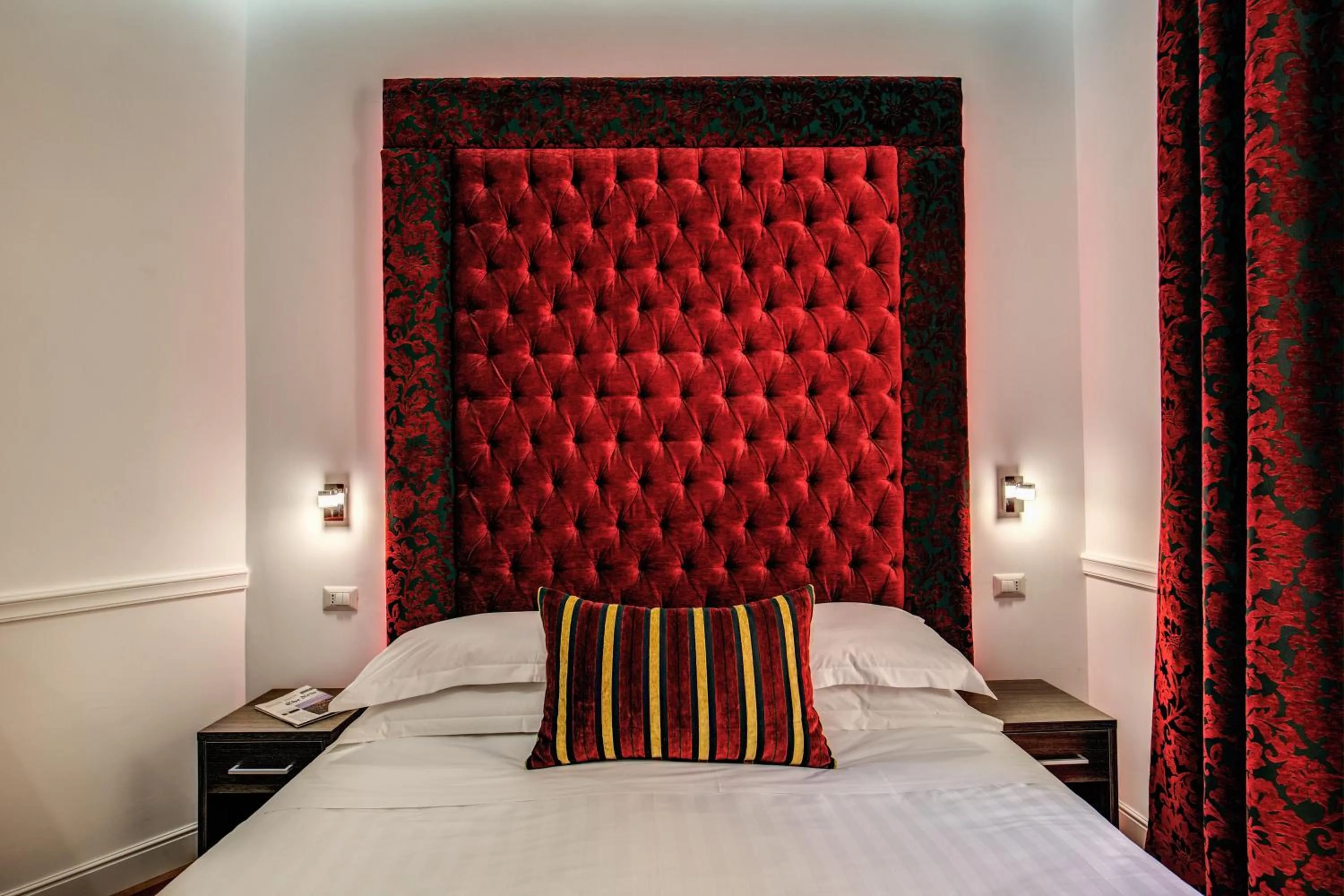 Photo of the whole room, Bed in La Foresteria Luxury Suites