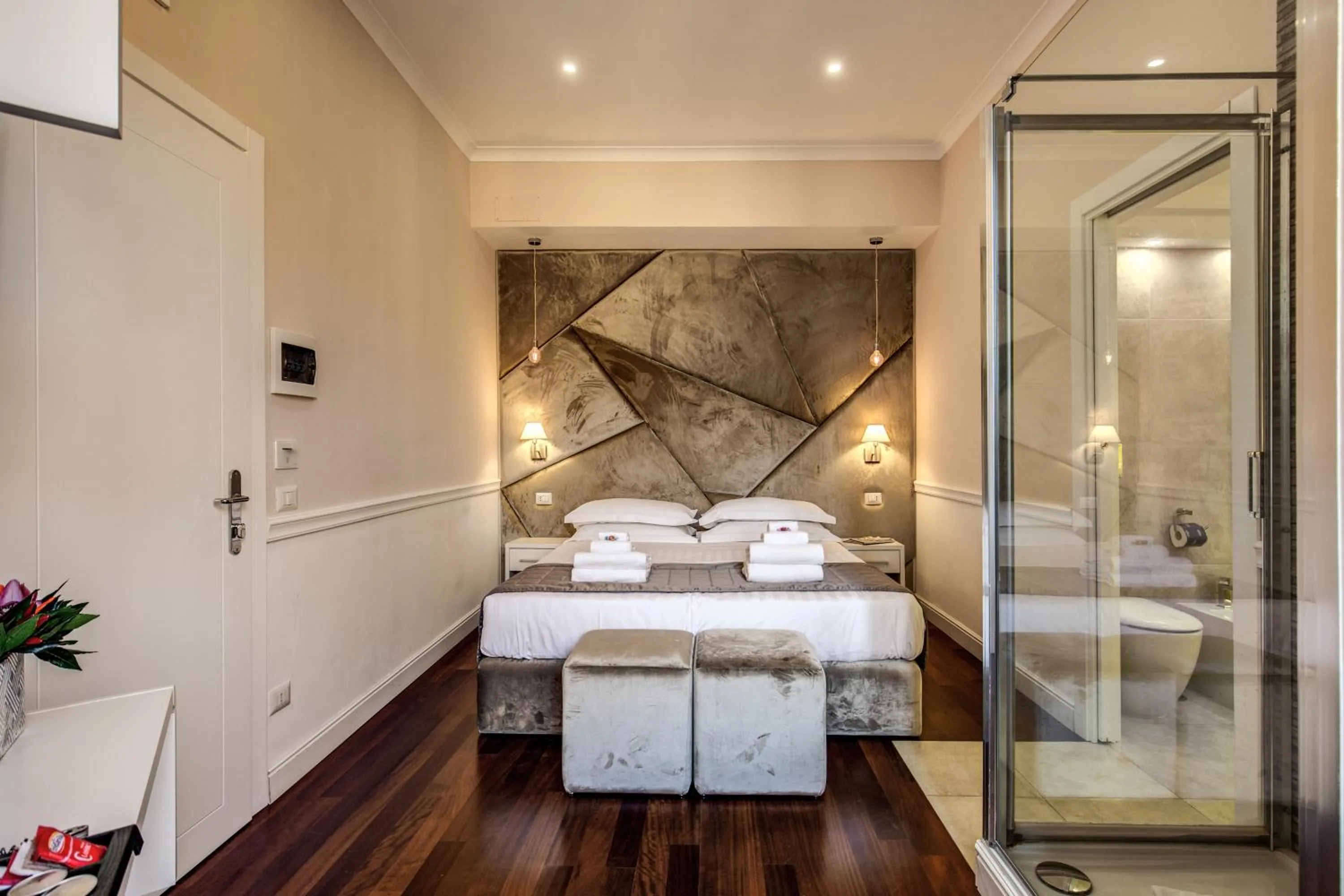 Photo of the whole room, Bed in La Foresteria Luxury Suites