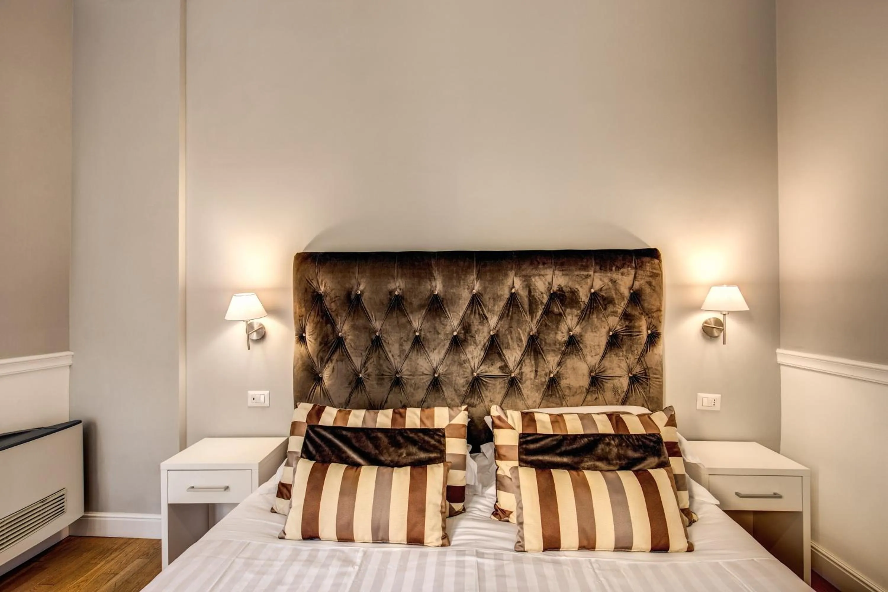 Photo of the whole room, Bed in La Foresteria Luxury Suites