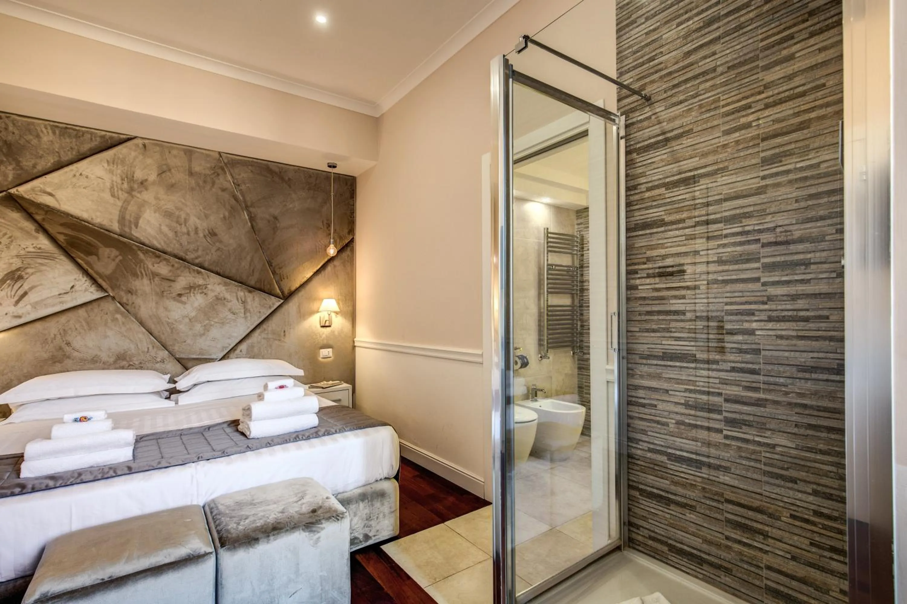 Photo of the whole room, Bed in La Foresteria Luxury Suites