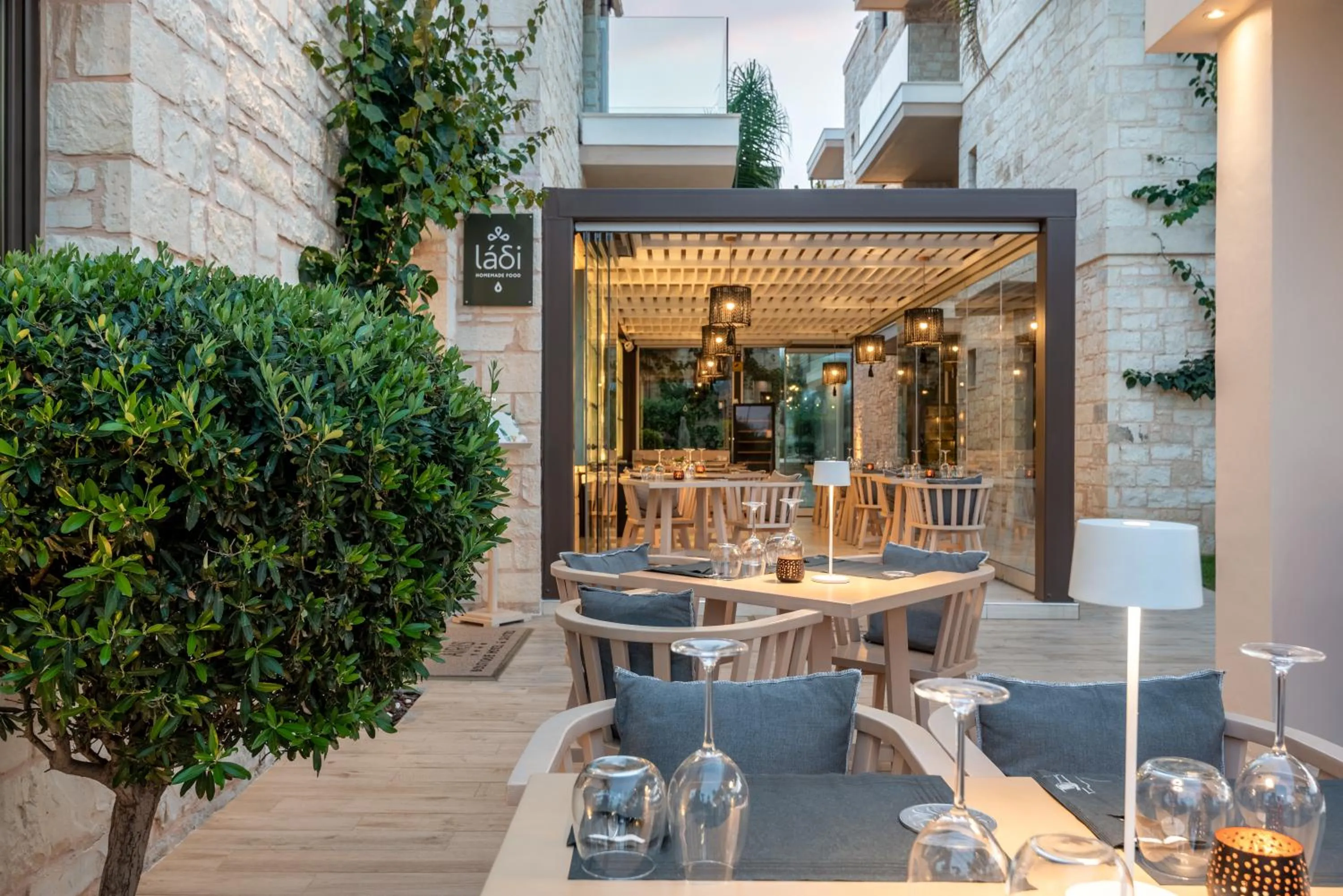 Restaurant/places to eat in Airis Boutique Hotel & Suites - For adults only