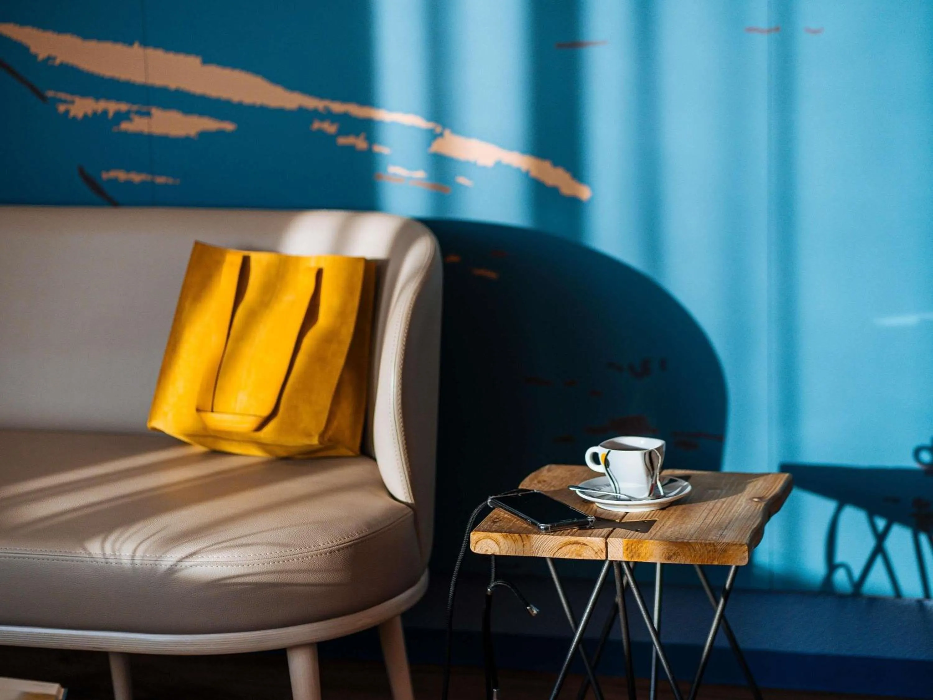 Lounge or bar in ibis Styles Ancenis Centre