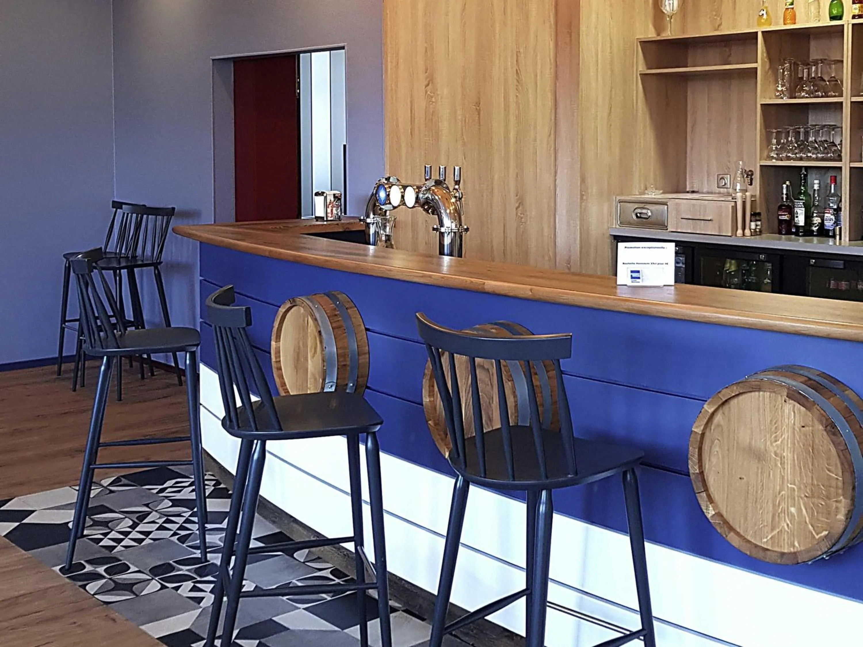 Lounge or bar in ibis Styles Ancenis Centre