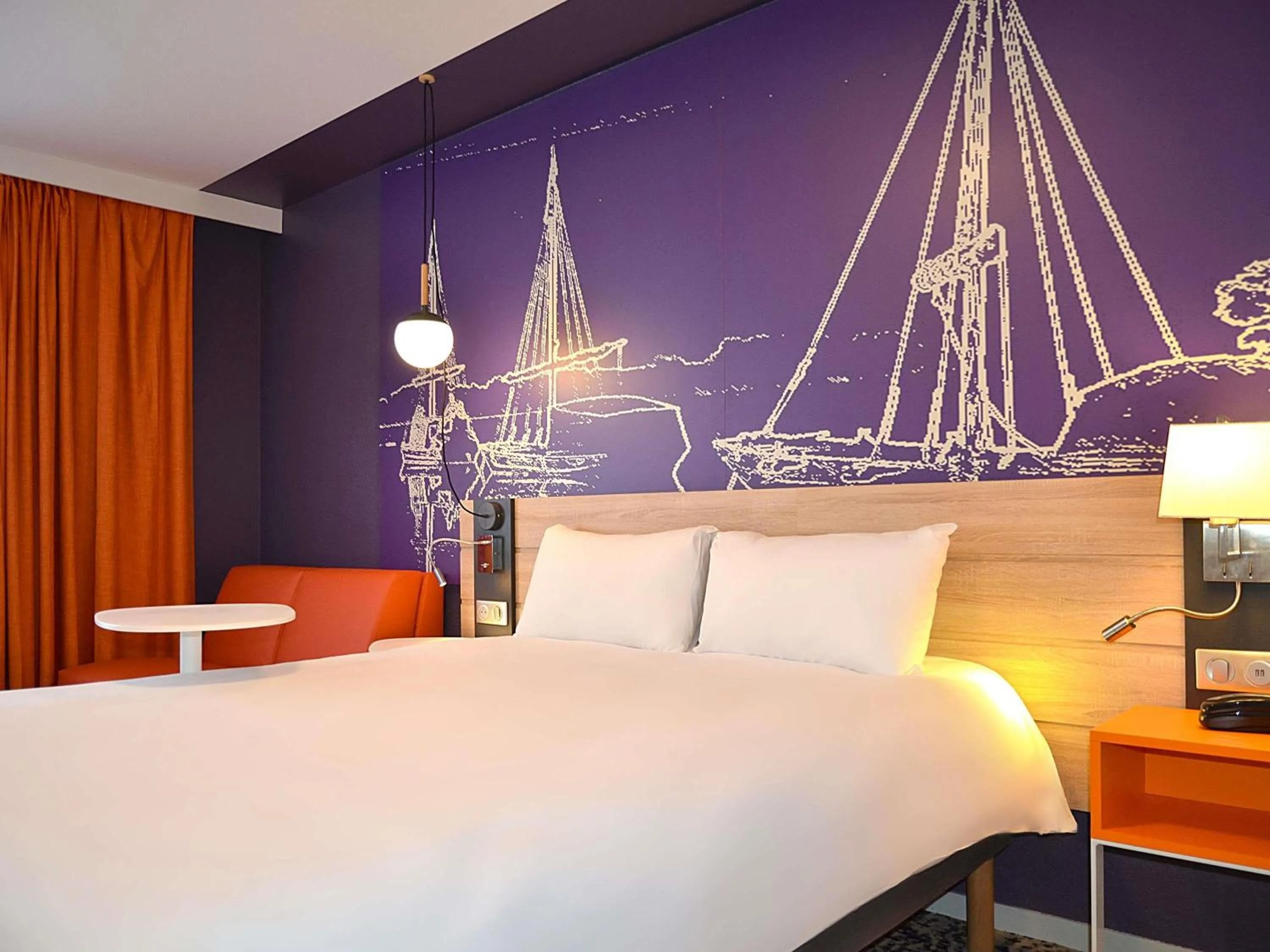 Bedroom, Bed in ibis Styles Ancenis Centre