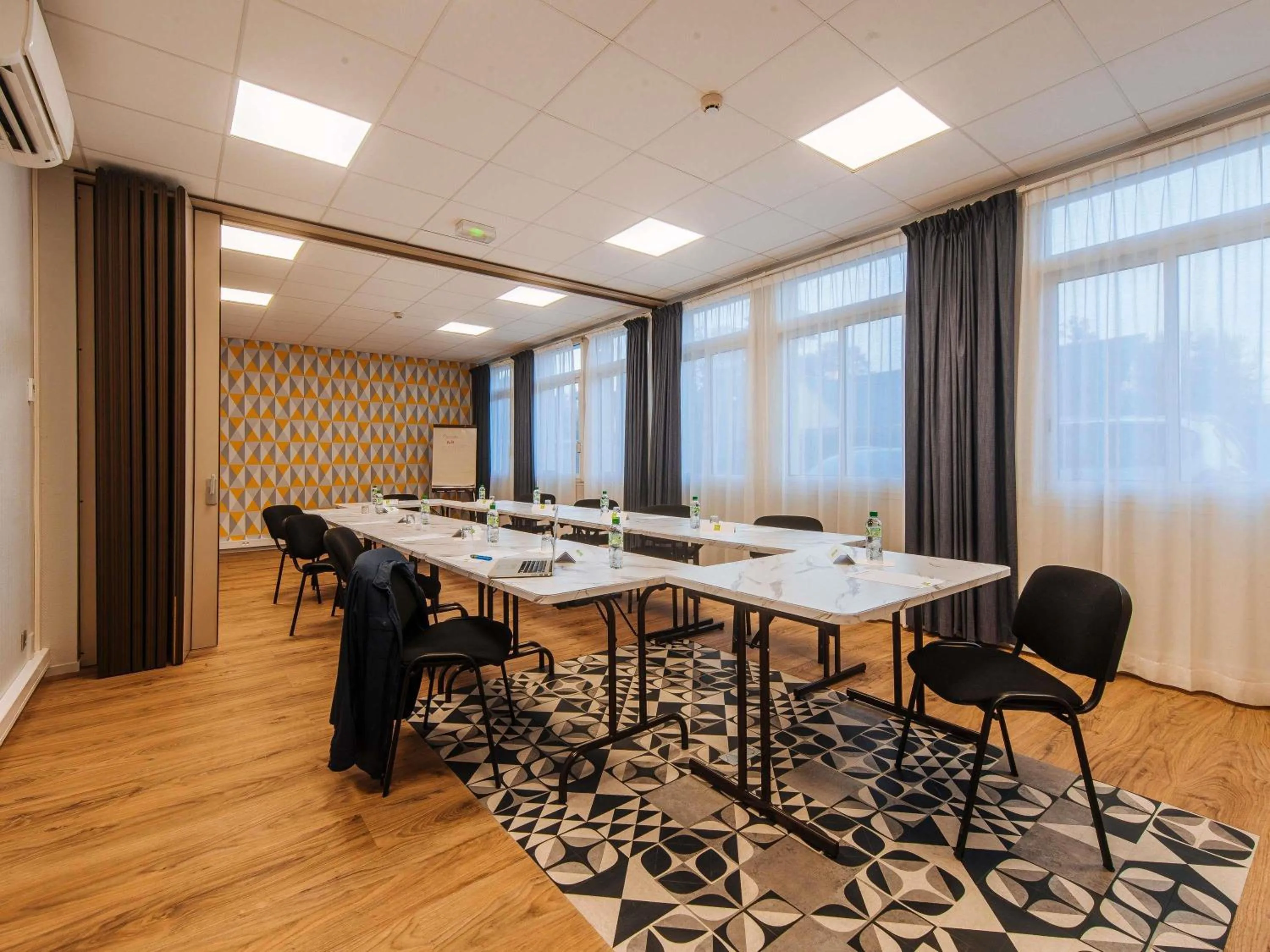 Meeting/conference room in ibis Styles Ancenis Centre