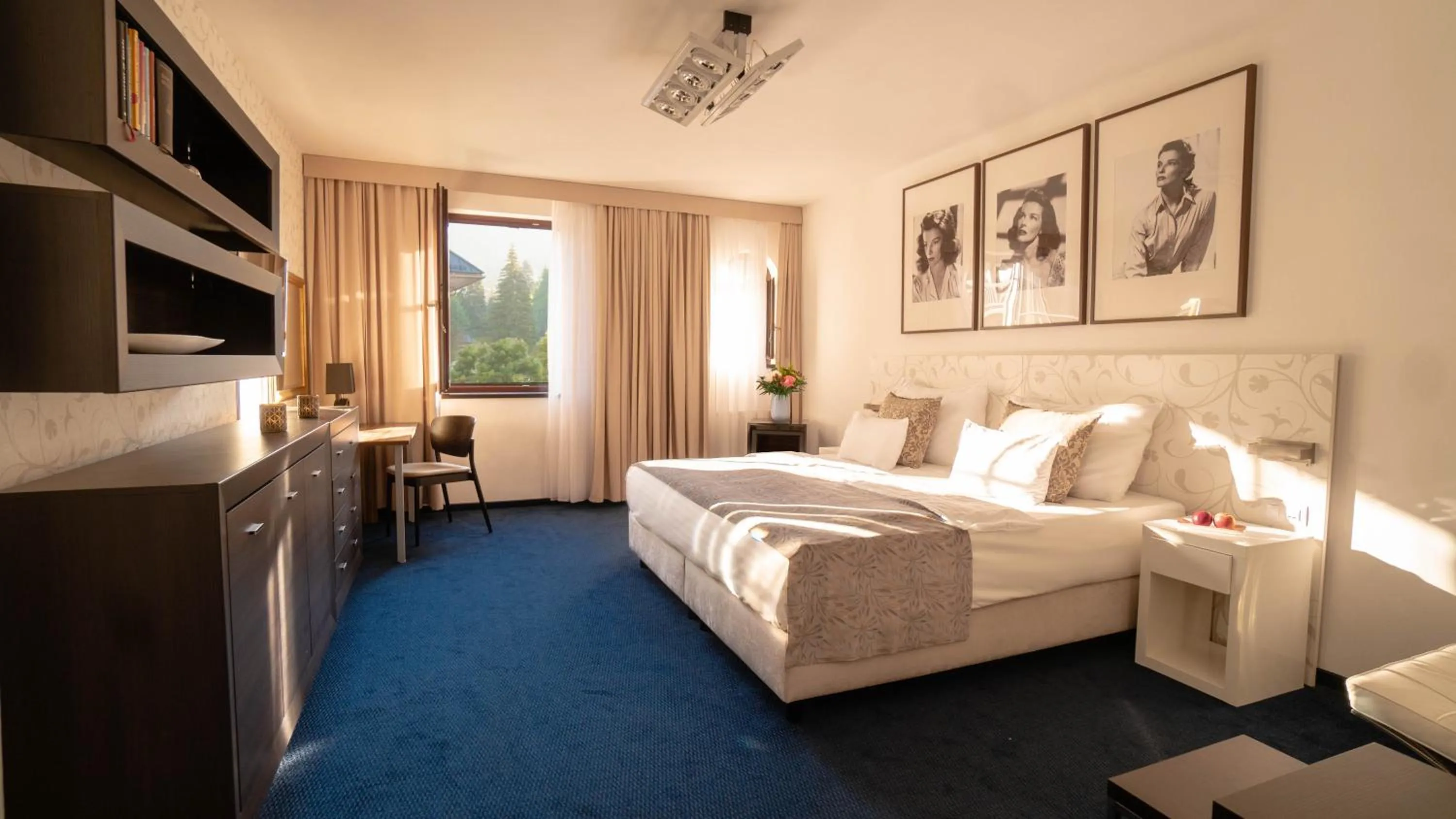 Photo of the whole room, Bed in Hotel Savoy Špindlerův Mlýn