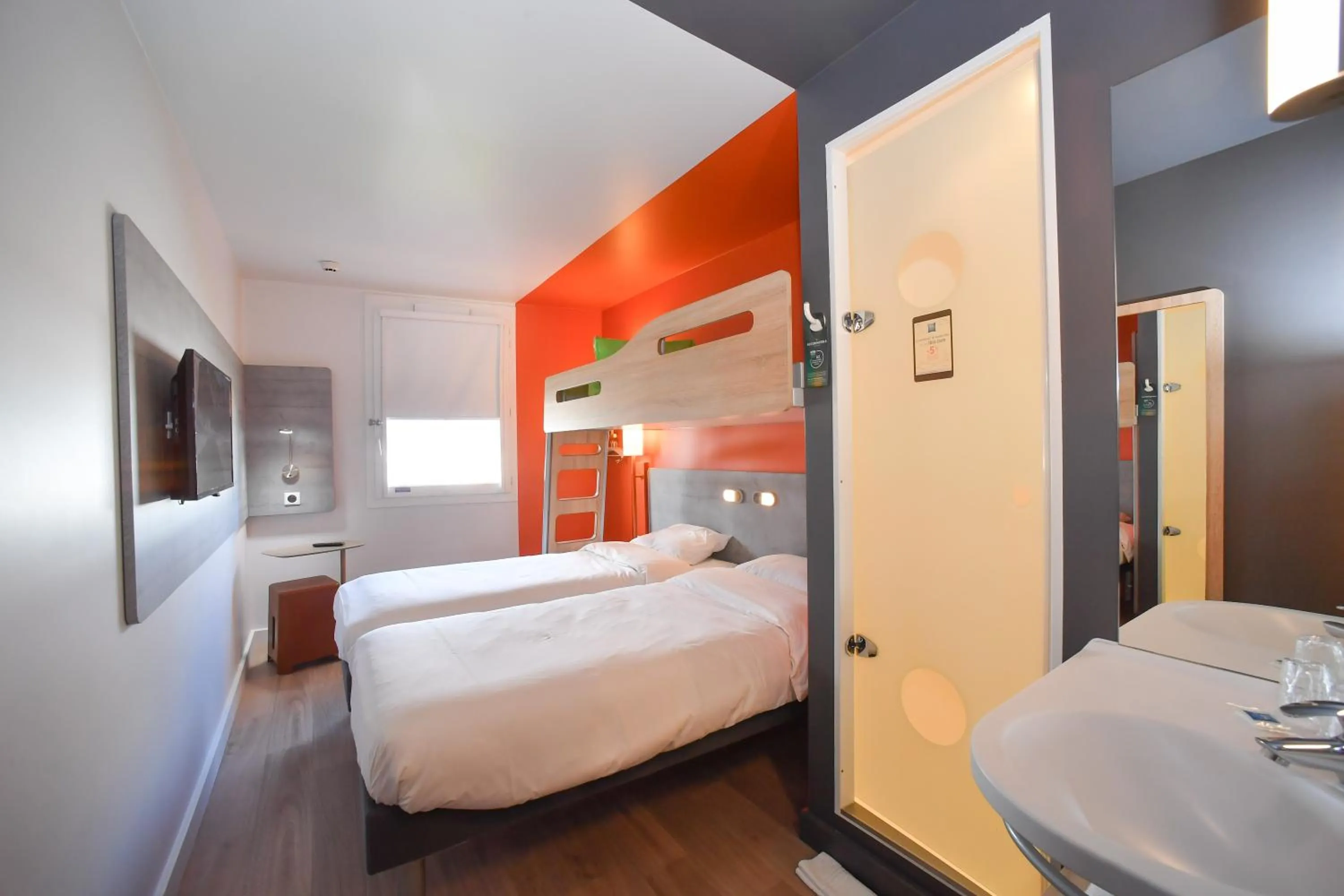 bunk bed, Bed in ibis budget Saint Lô