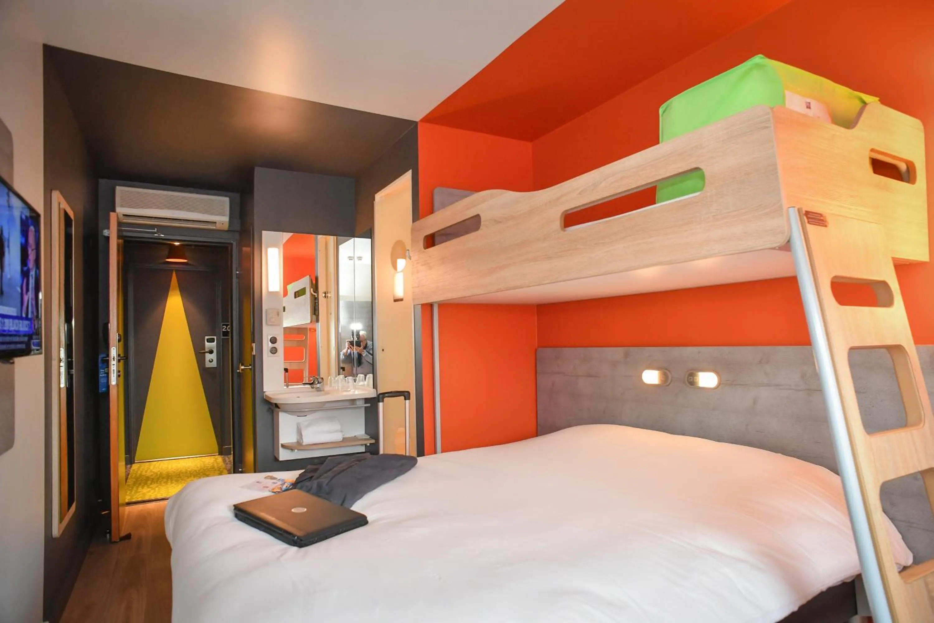 bunk bed, Bed in ibis budget Saint Lô