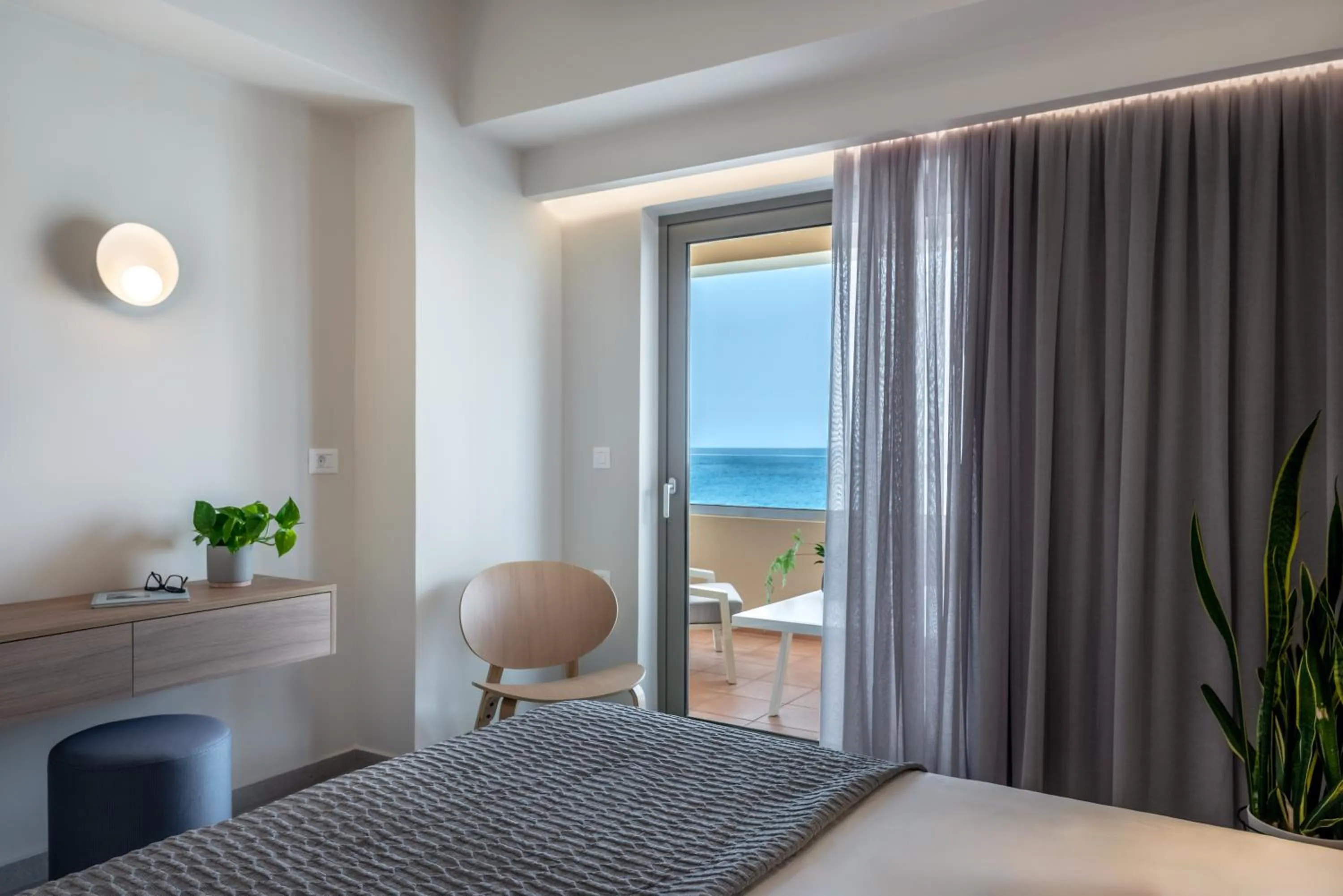 Bedroom, Bed in Blue Dome Hotel