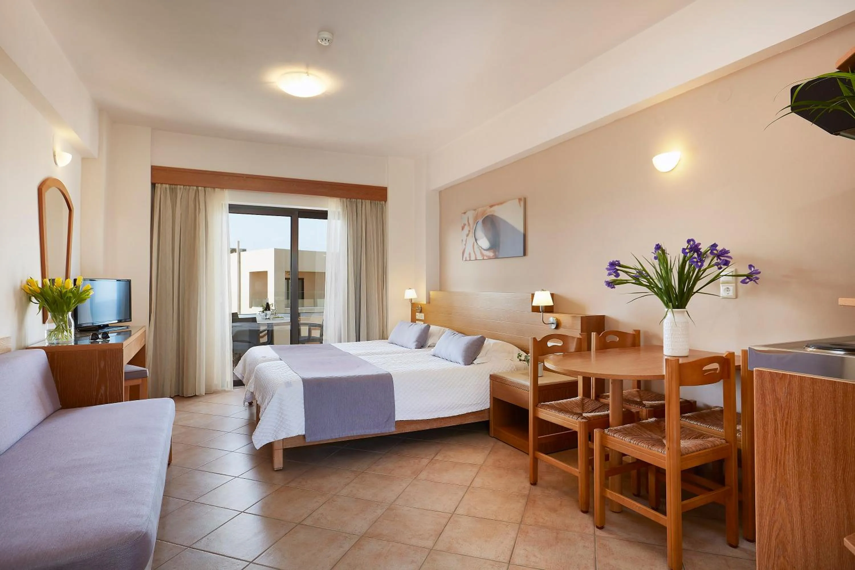 Photo of the whole room, Bed in Blue Dome Hotel