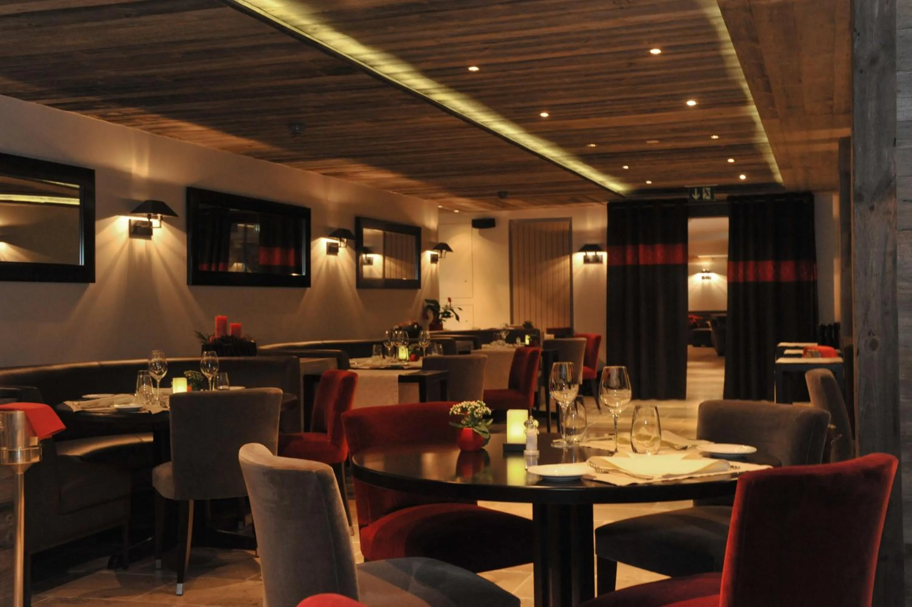 Restaurant/places to eat in Hôtel Vanessa