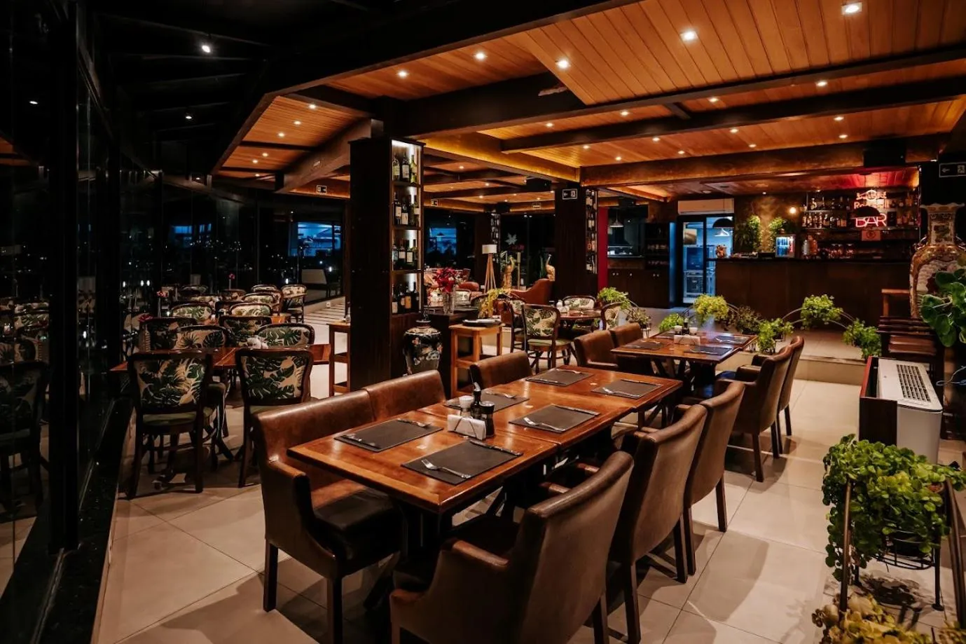 Restaurant/places to eat in Chris Wellness Resort Hotel