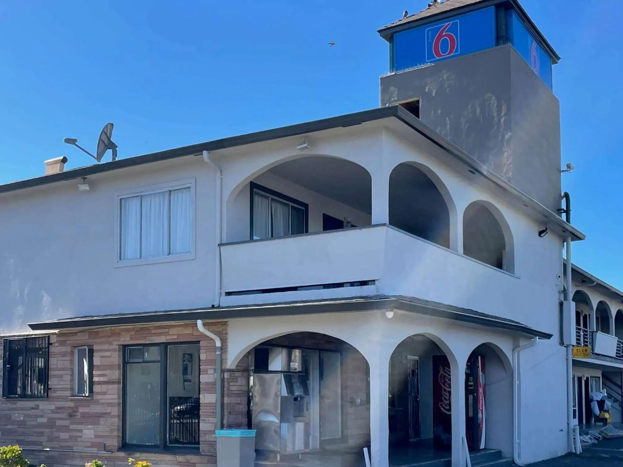 Property building in Motel 6 Richmond CA Civic Center