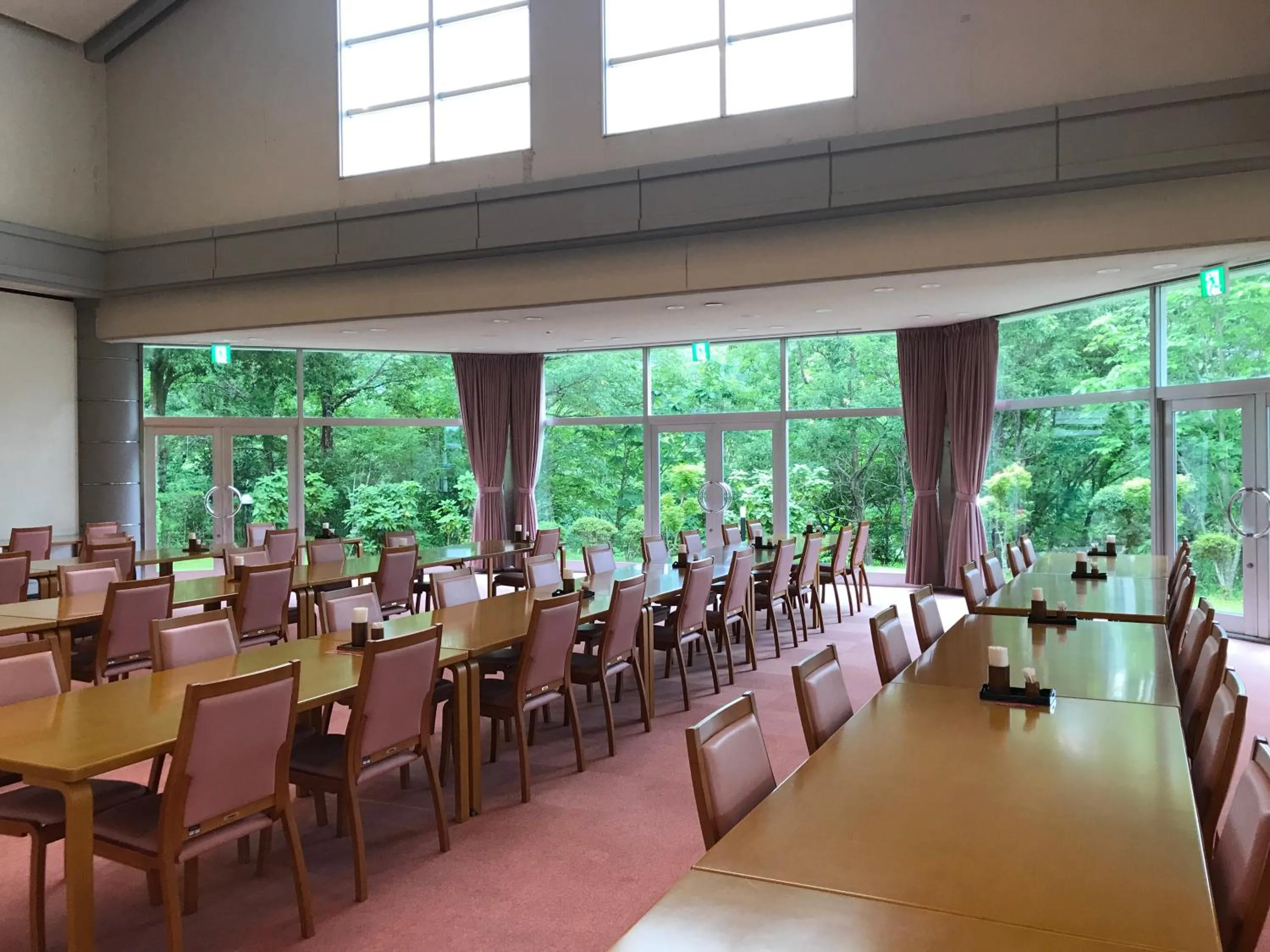Restaurant/places to eat in Renaissance Tanagura